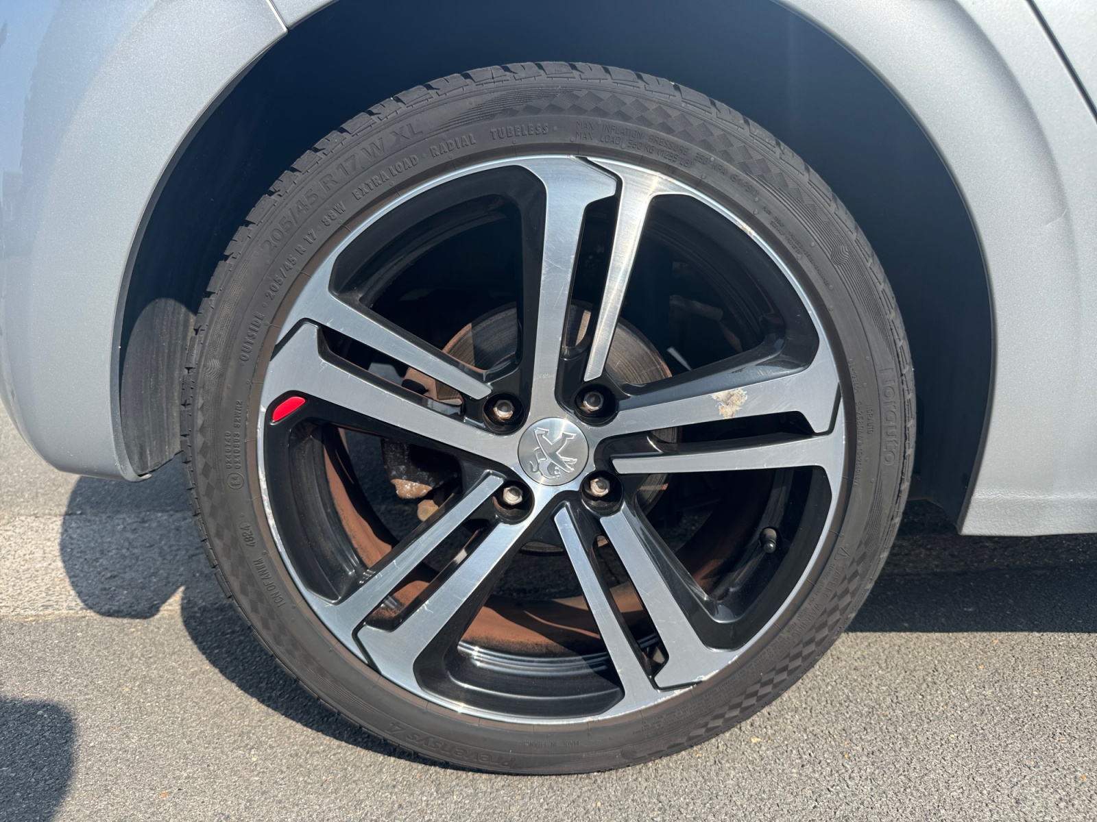 Peugeot 208 35