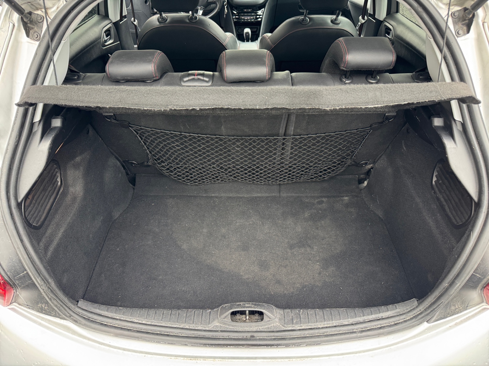 Peugeot 208 31