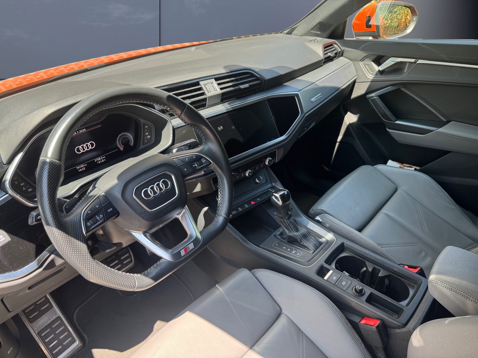 Audi Q3 8
