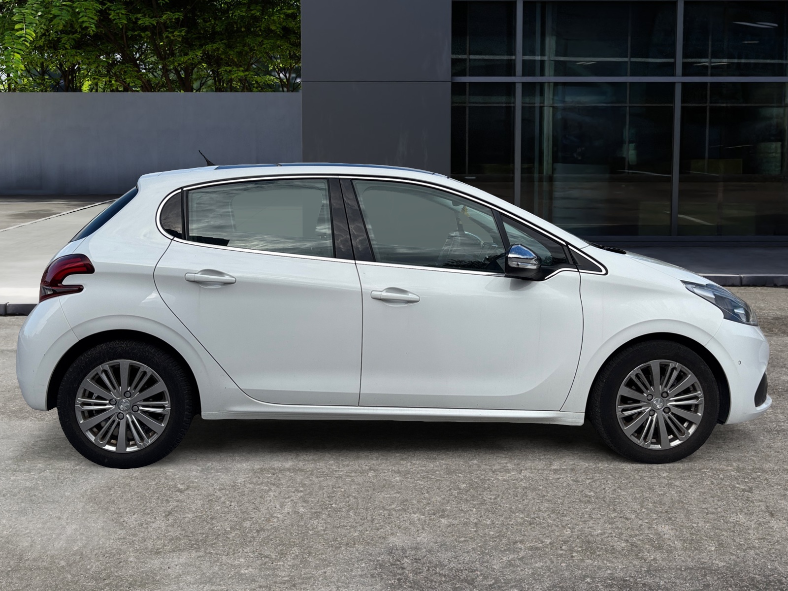 Peugeot 208 5