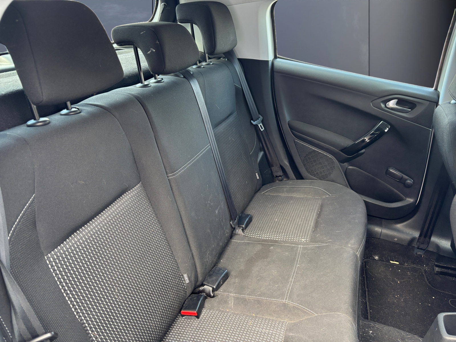Peugeot 208 11