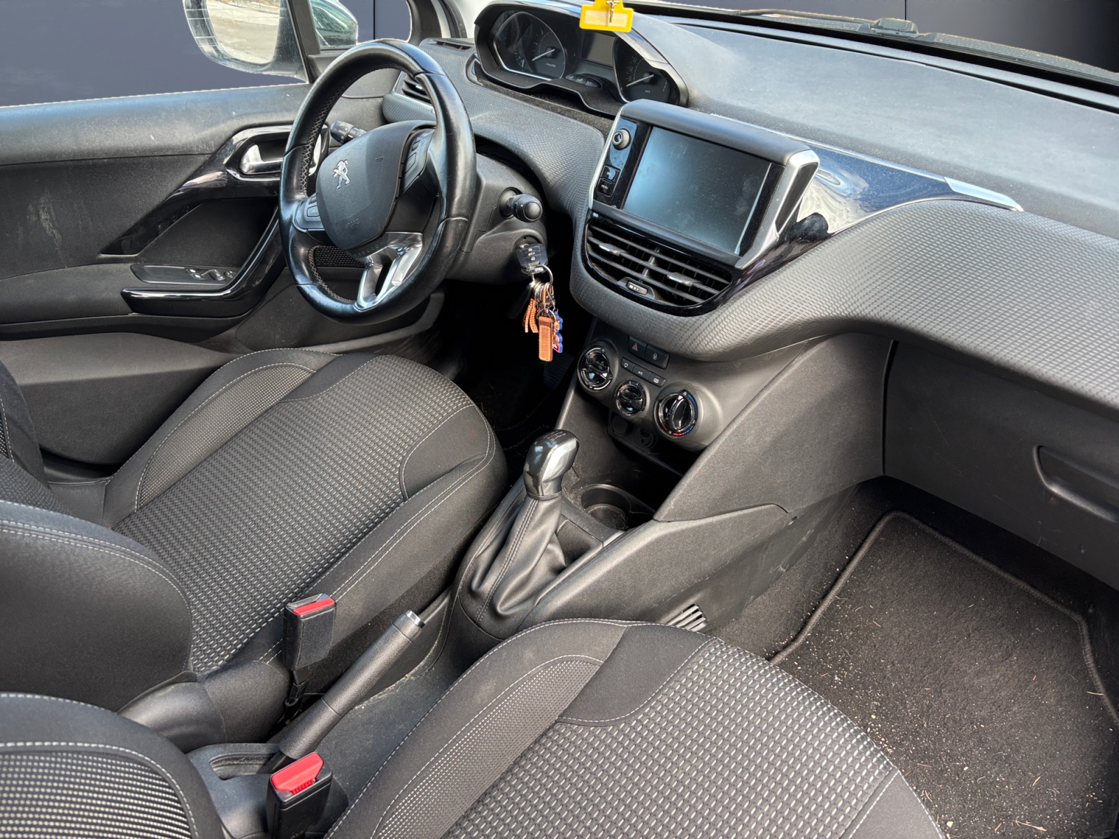 Peugeot 208 12