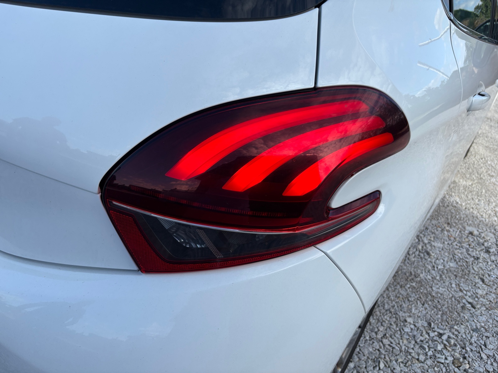 Peugeot 208 26
