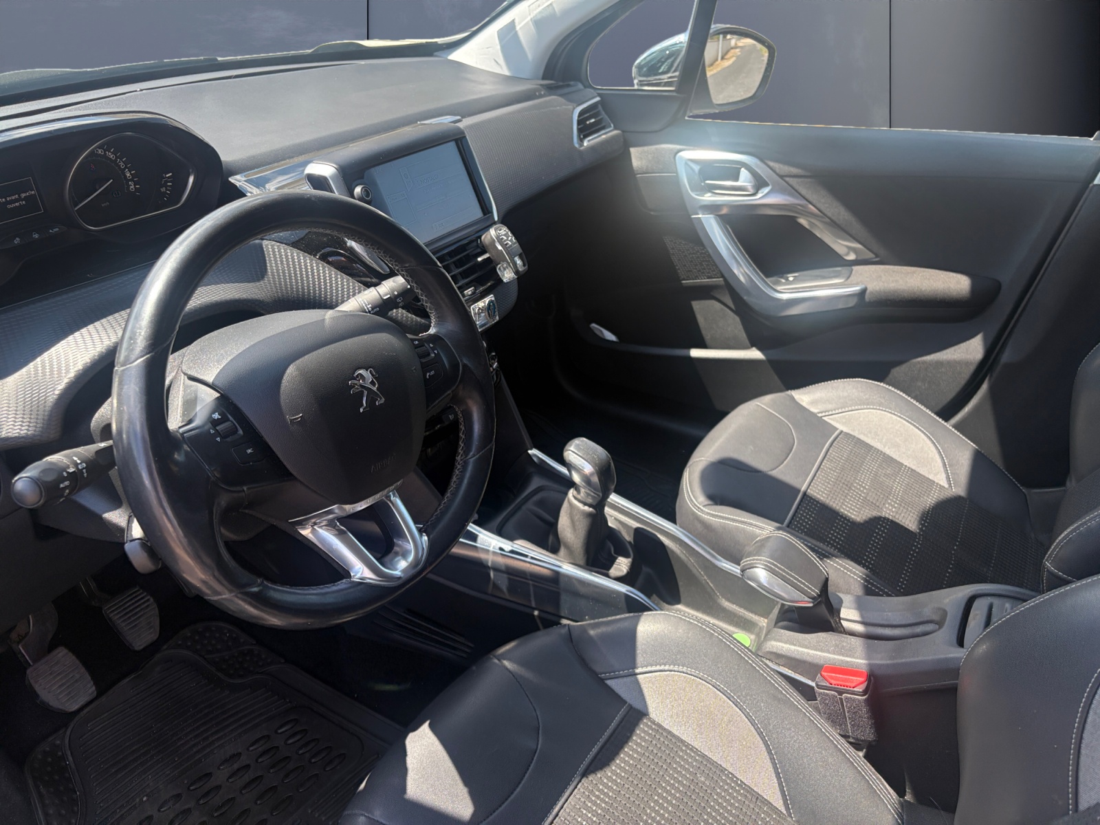 Peugeot 2008 8
