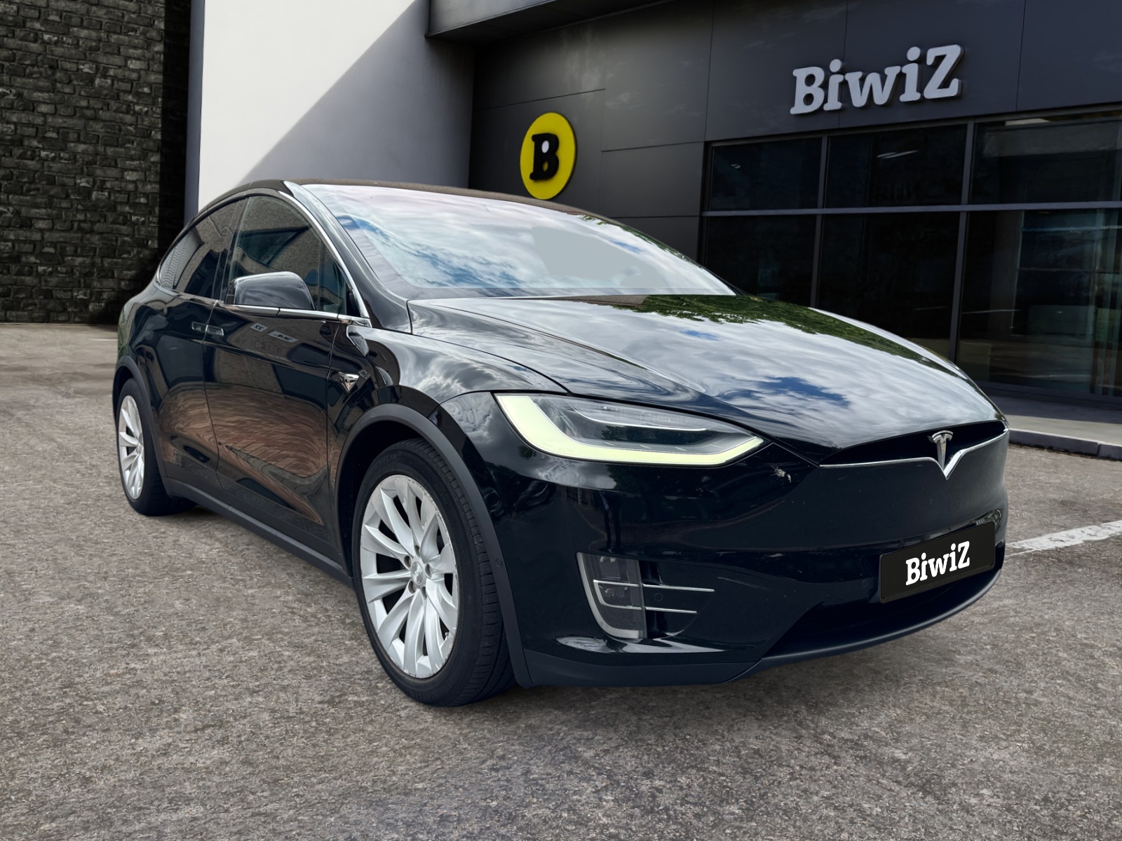 Tesla Model-X 6