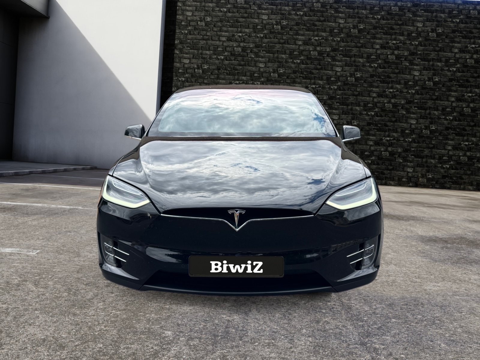 Tesla Model-X 7