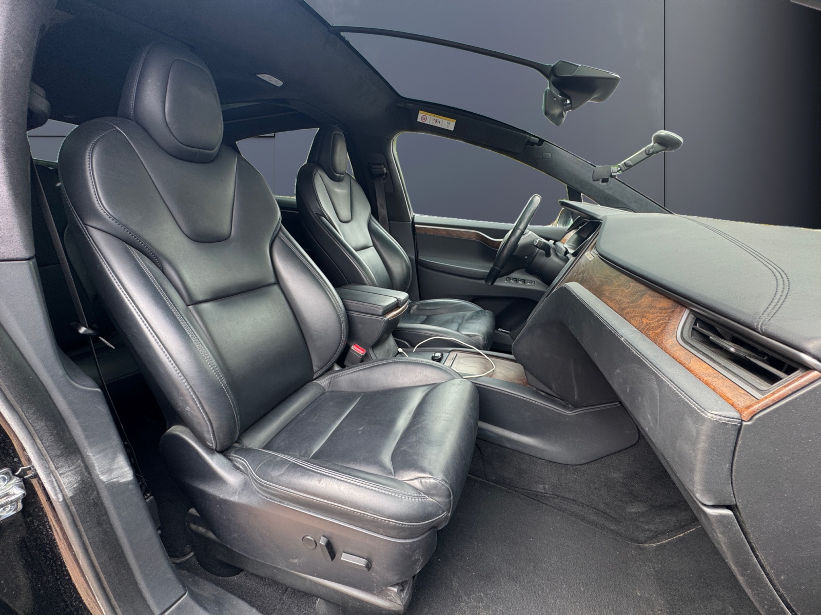 Tesla Model-X 13
