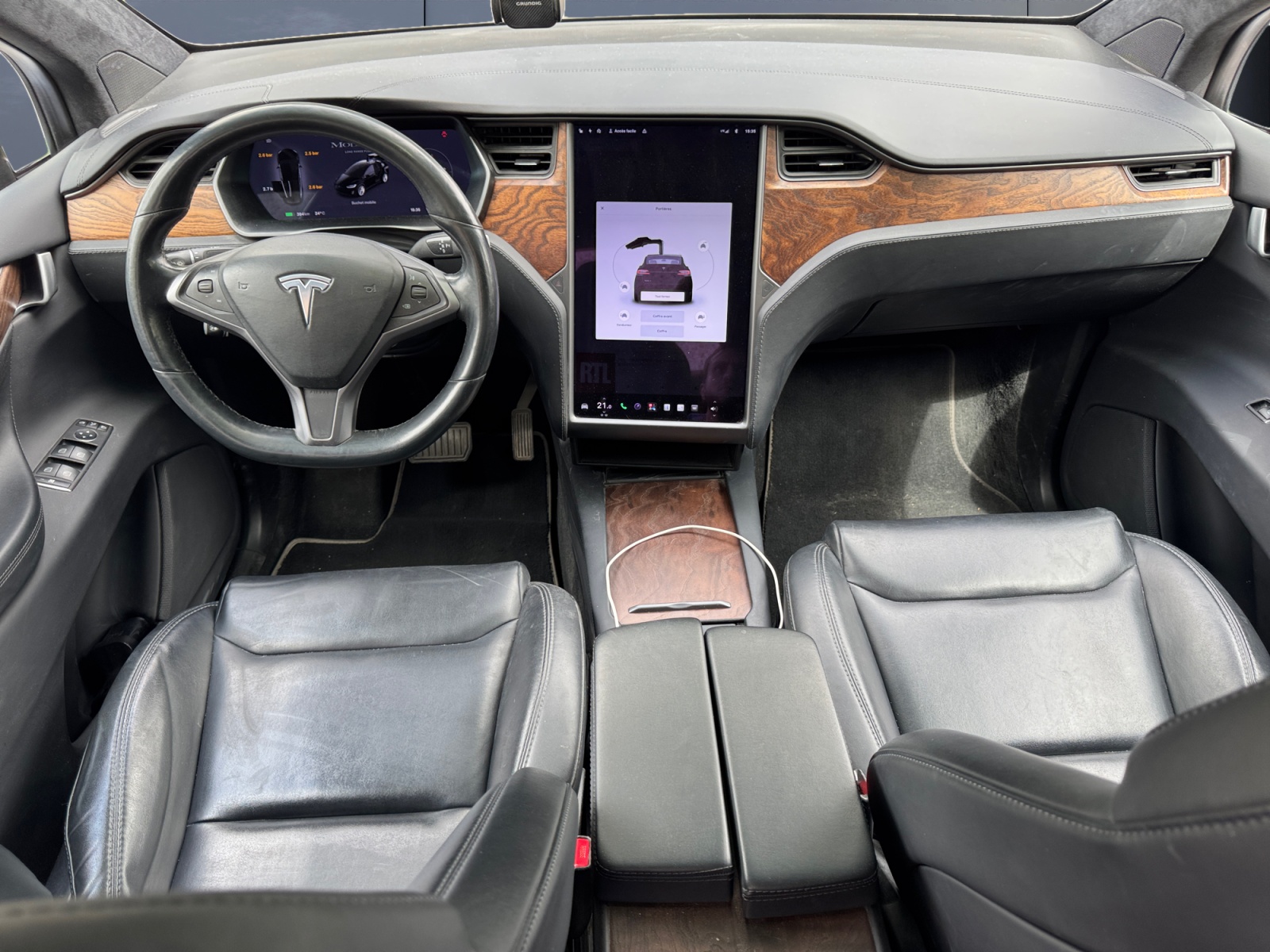 Tesla Model-X 14