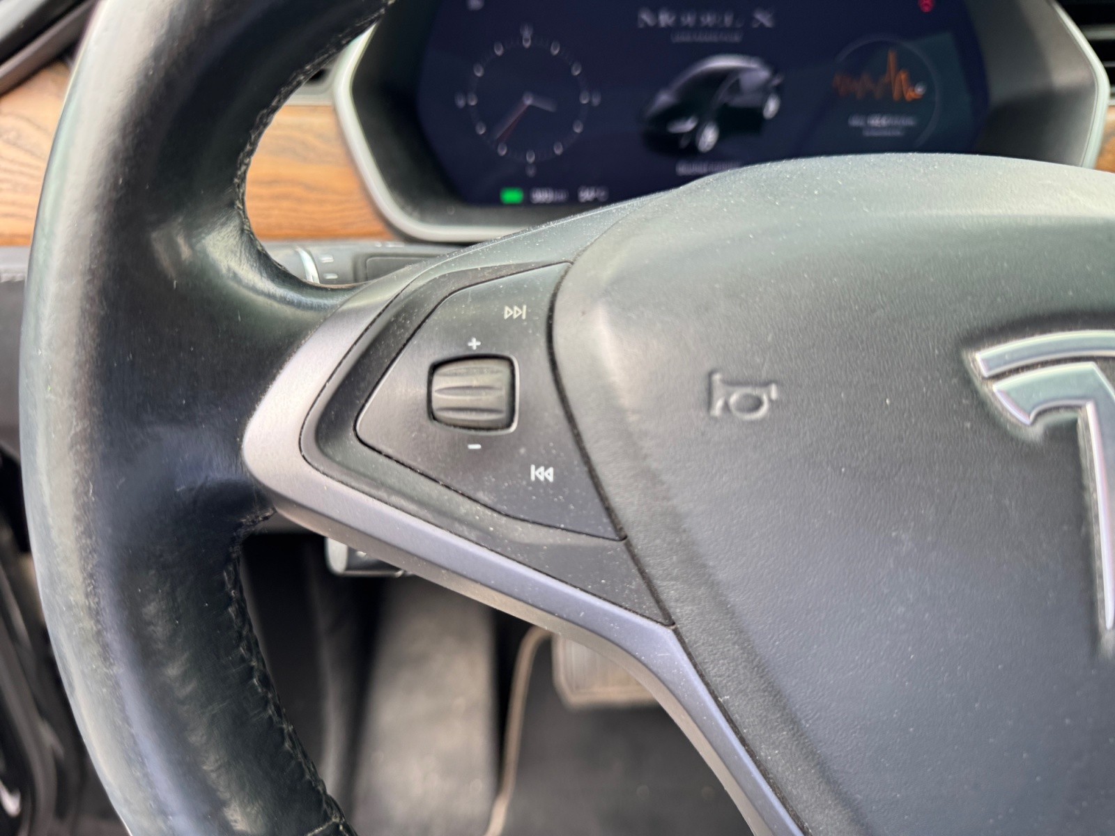 Tesla Model-X 20