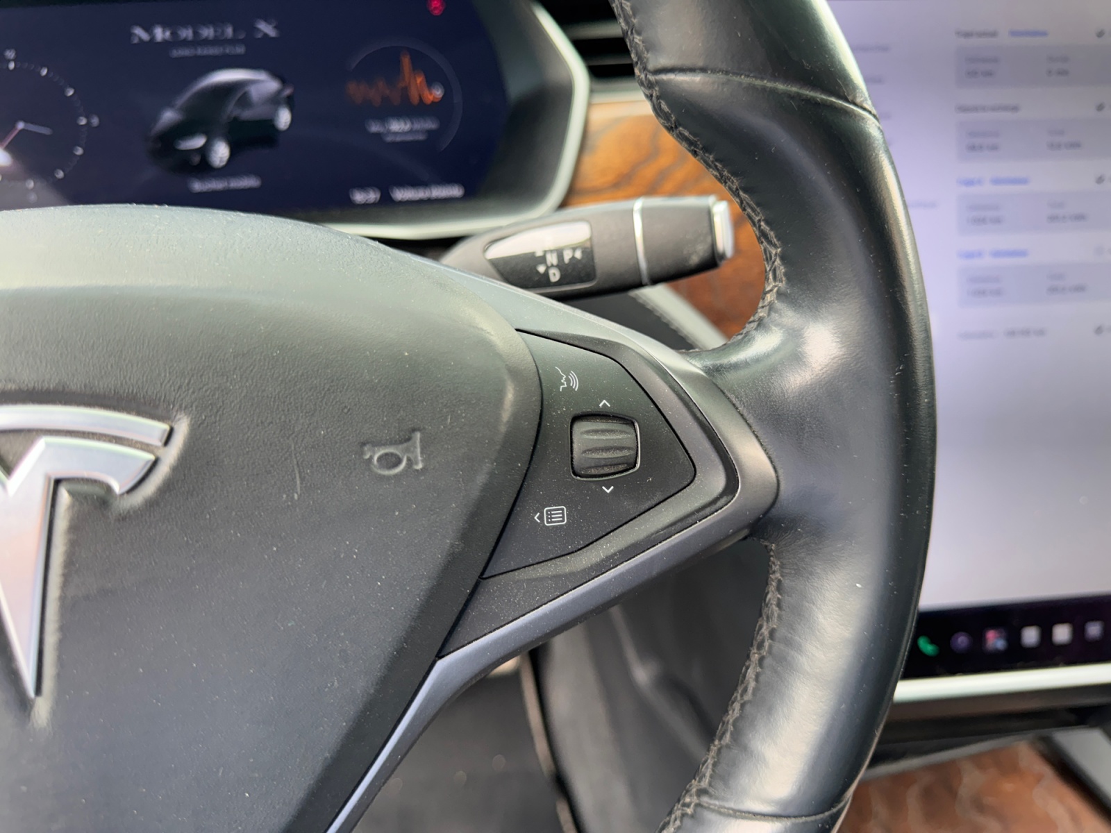 Tesla Model-X 21