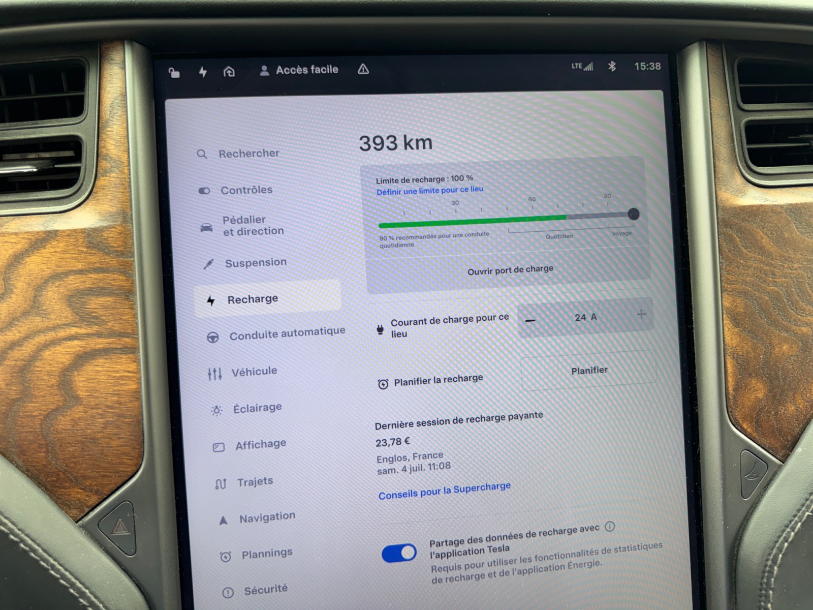 Tesla Model-X 24