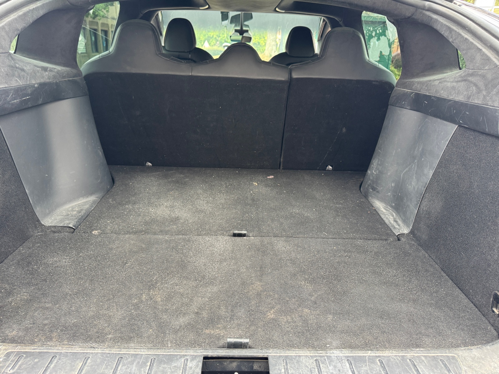 Tesla Model-X 29
