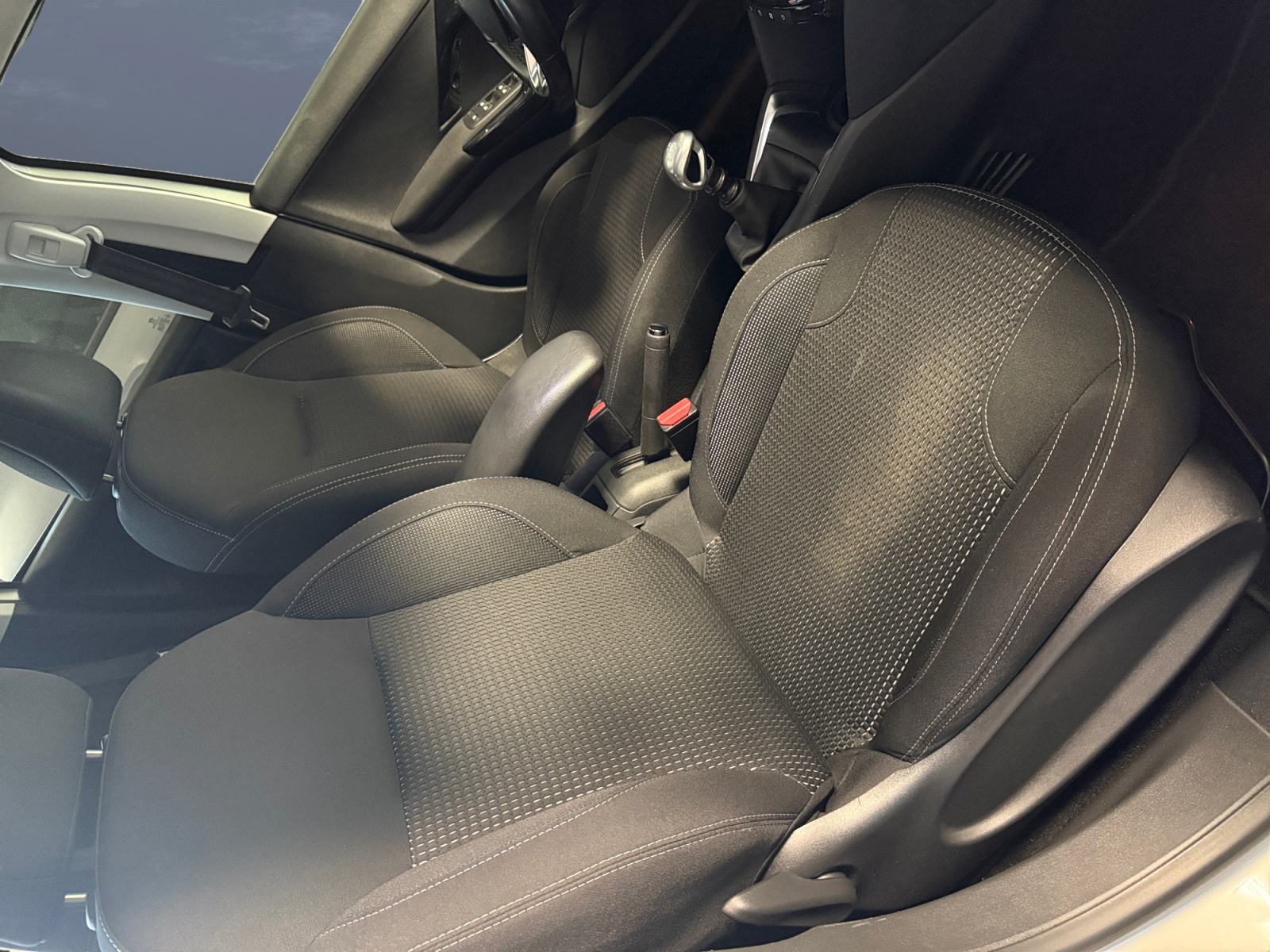 Peugeot 208 9