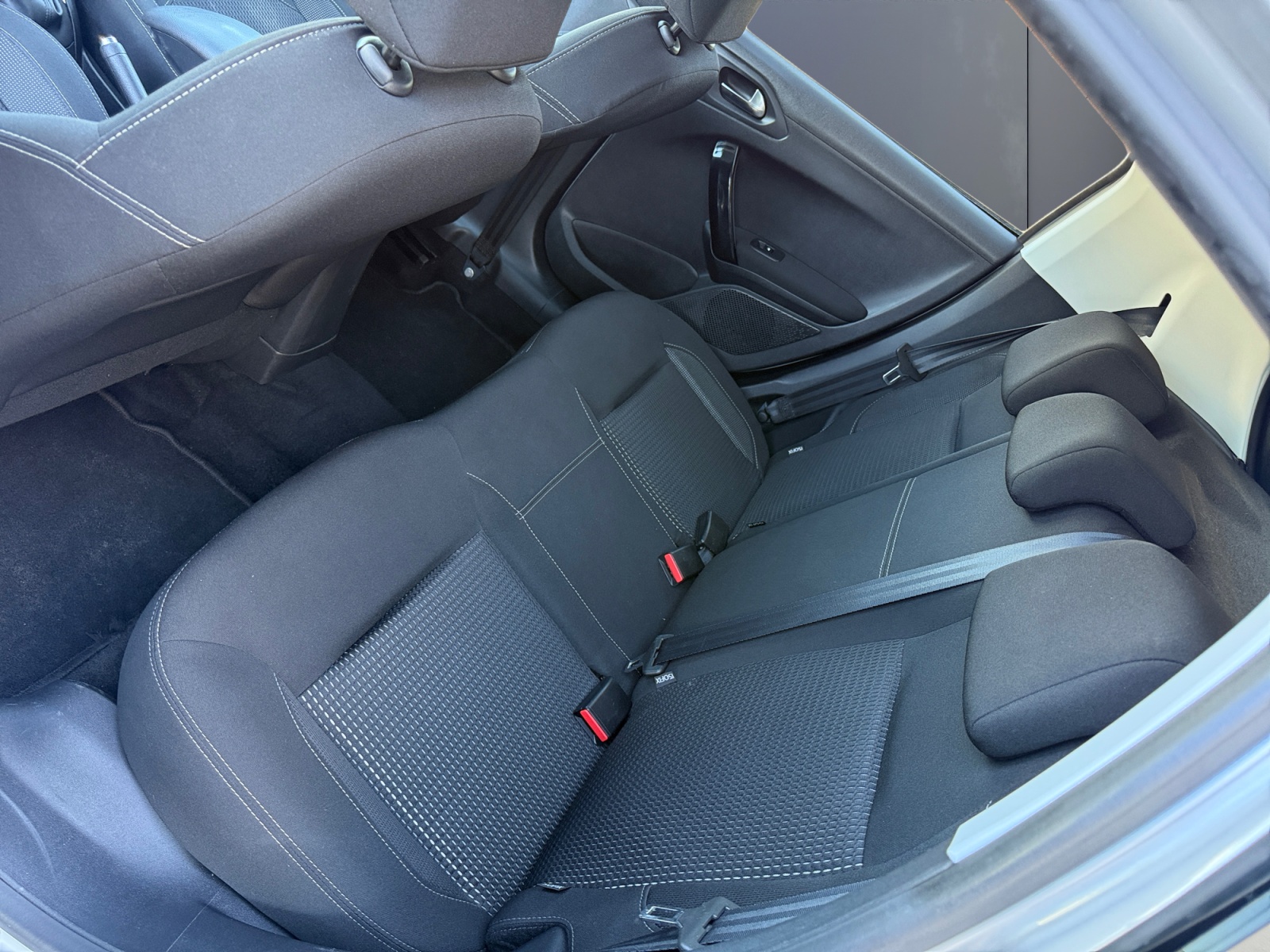 Peugeot 208 10