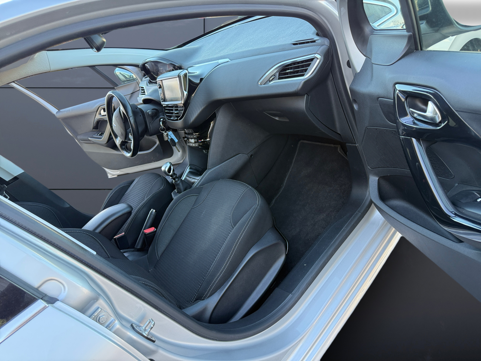 Peugeot 208 12
