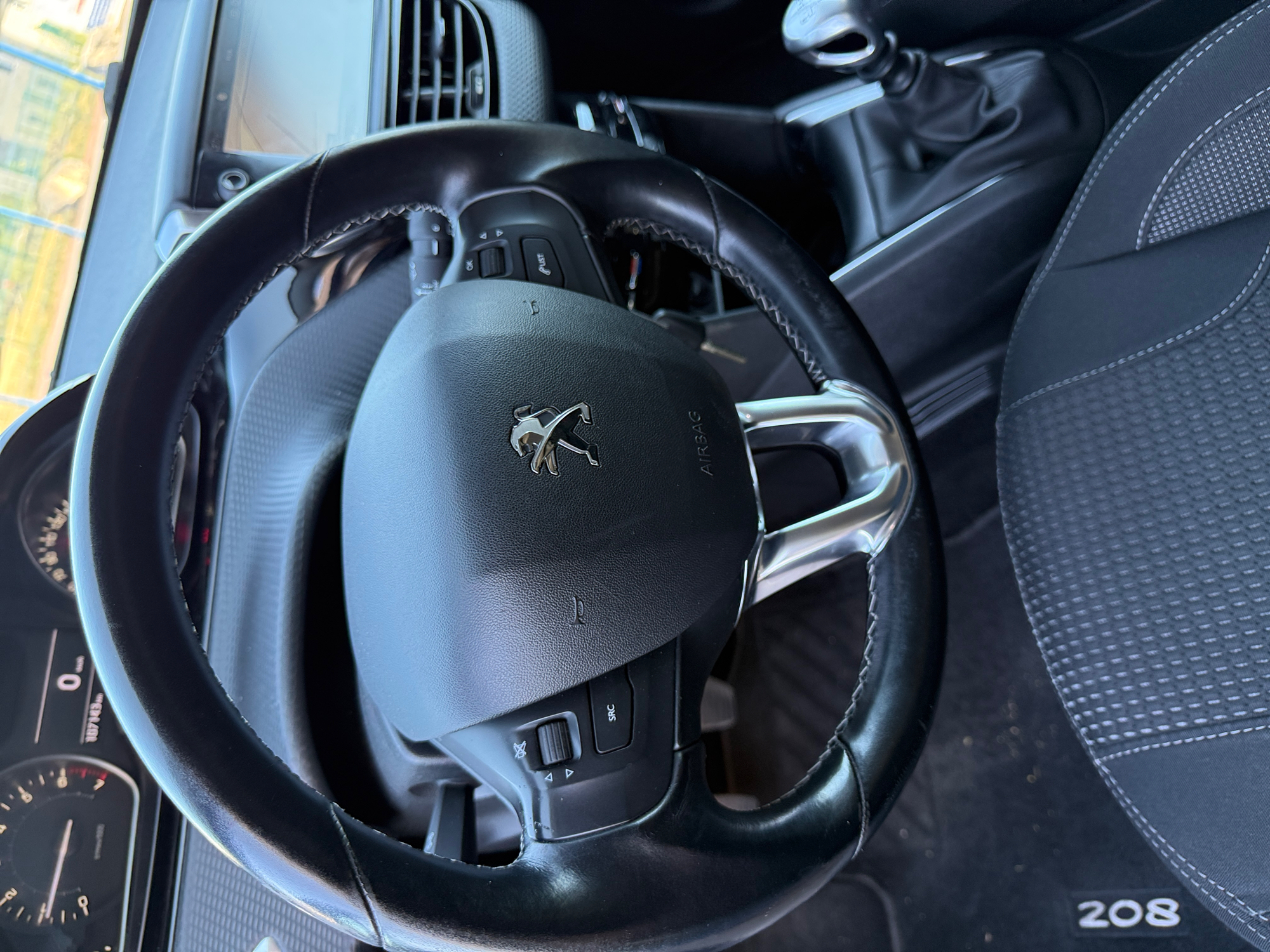 Peugeot 208 15