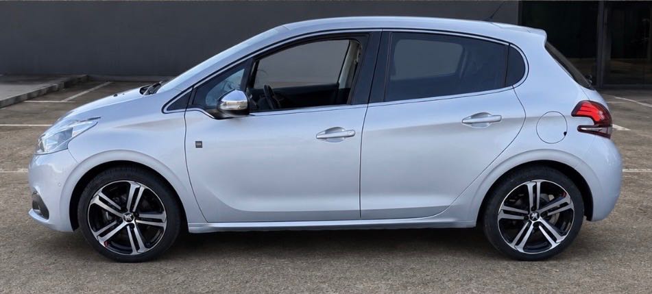 Peugeot 208 1