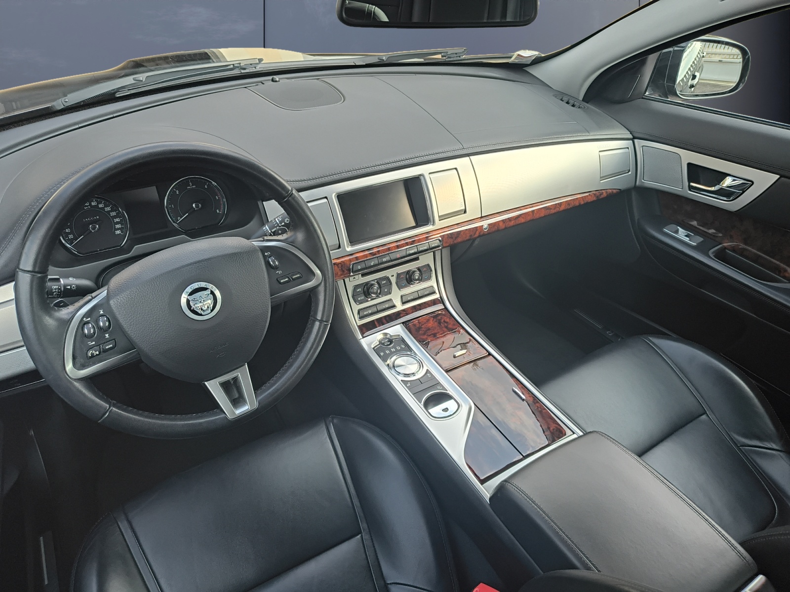 Jaguar Xf 8