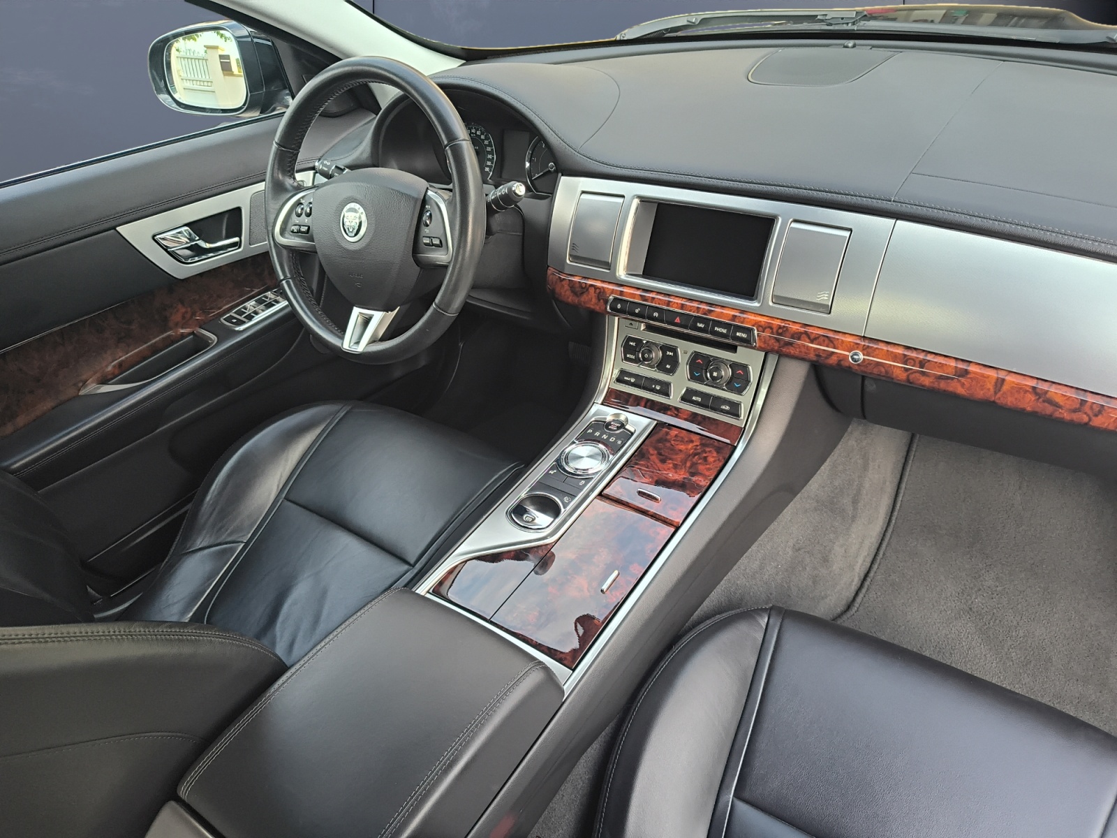 Jaguar Xf 12