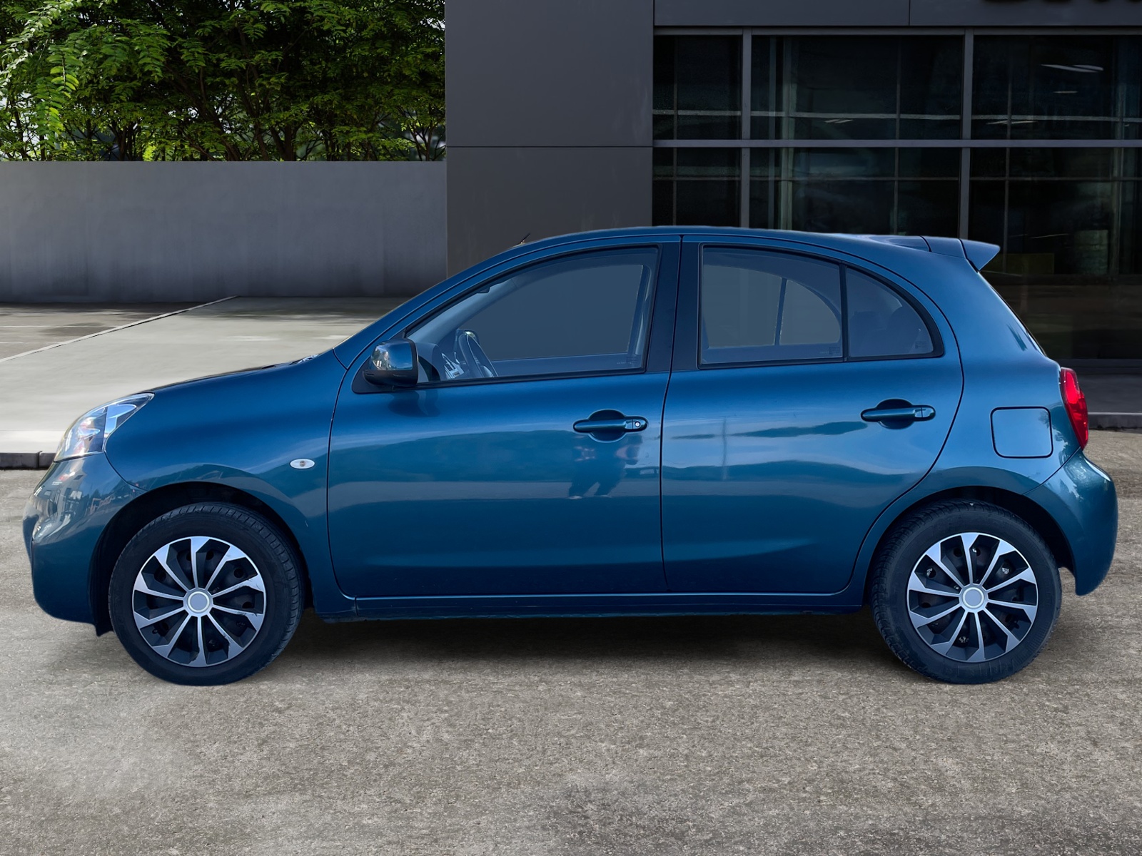 Nissan Micra 1