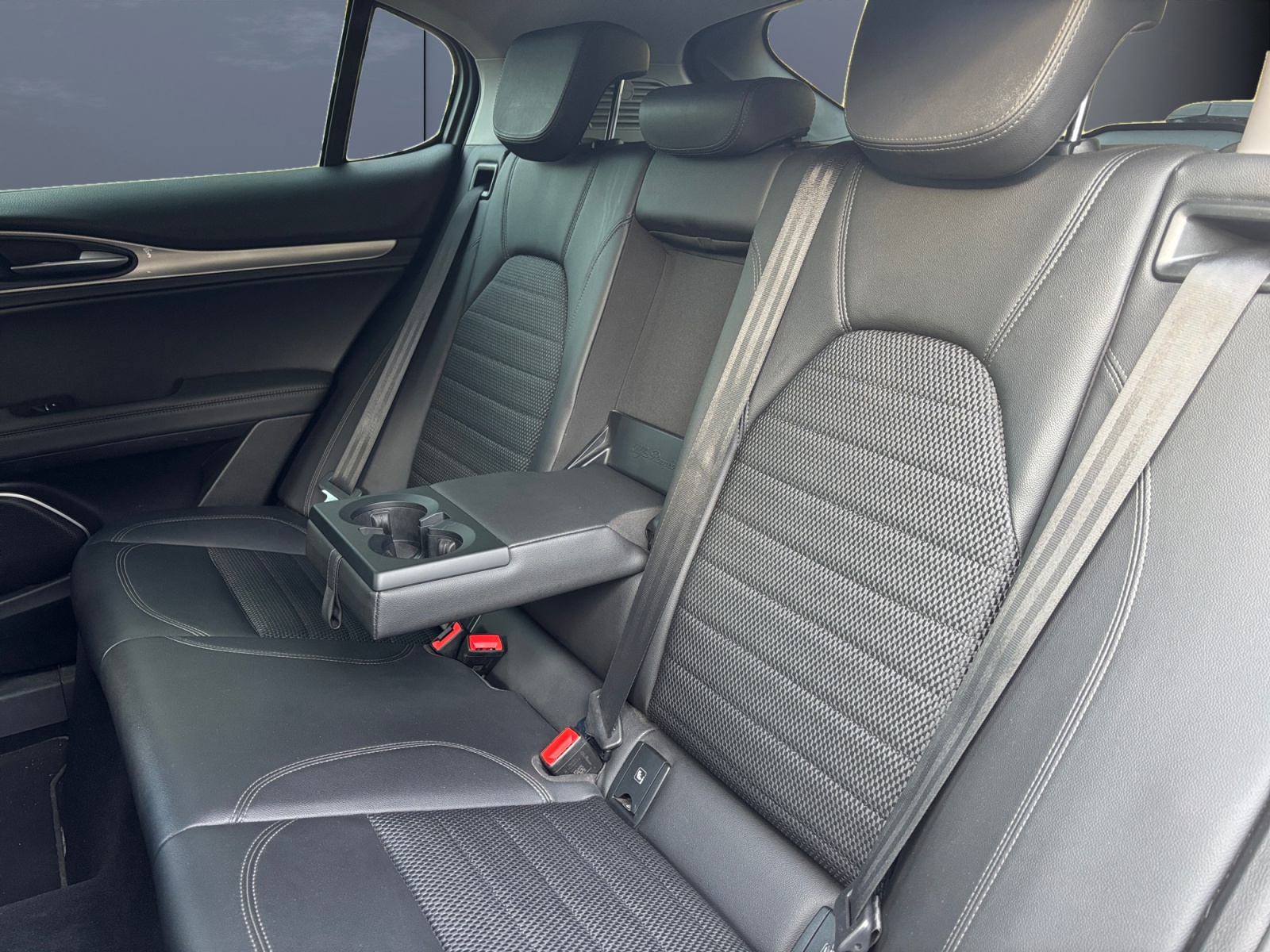 Alfa Romeo Stelvio 10