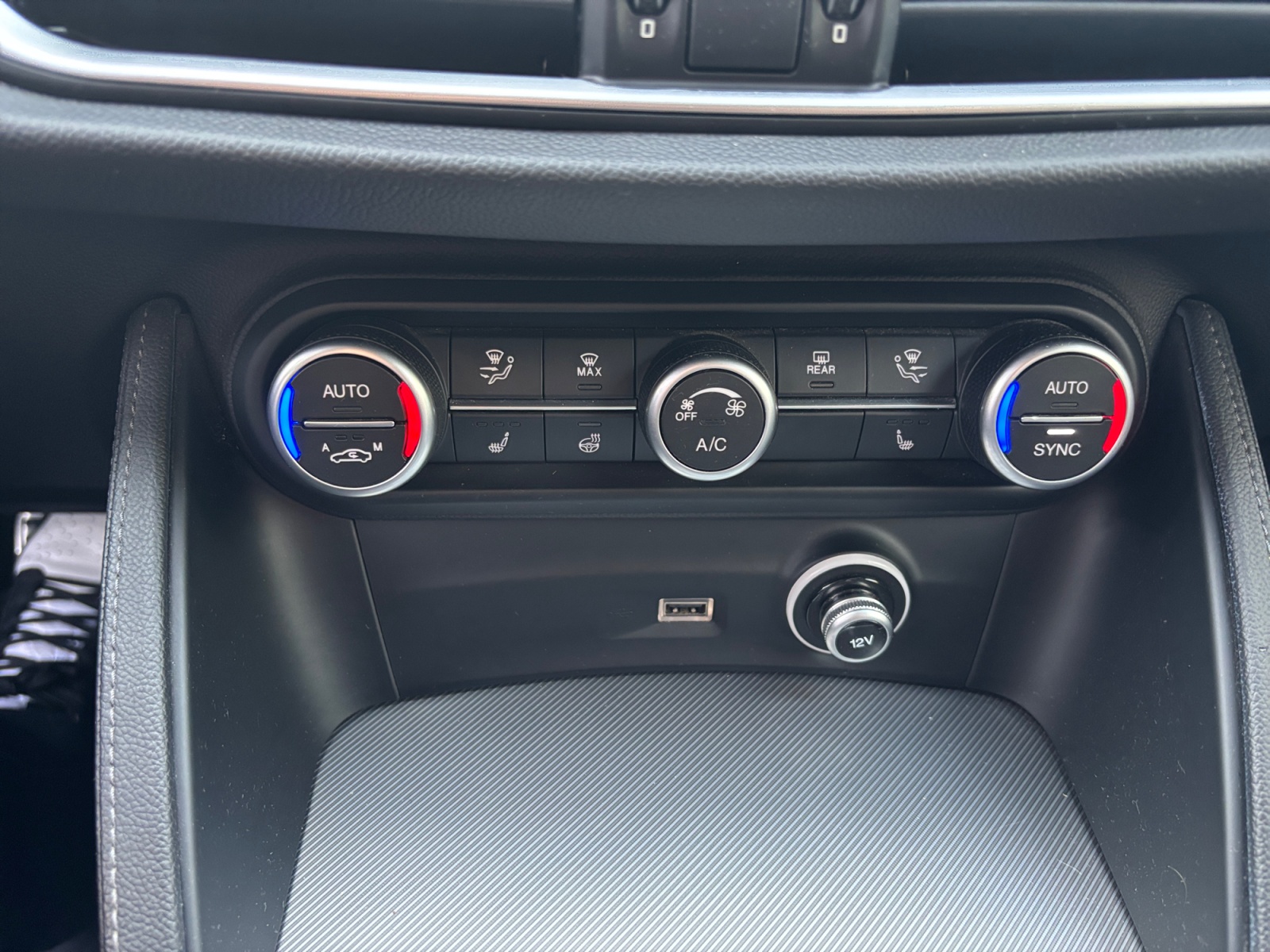 Alfa Romeo Stelvio 26