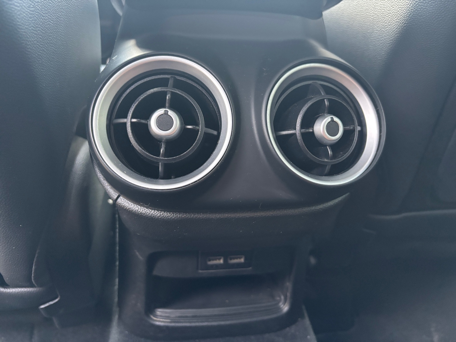 Alfa Romeo Stelvio 29