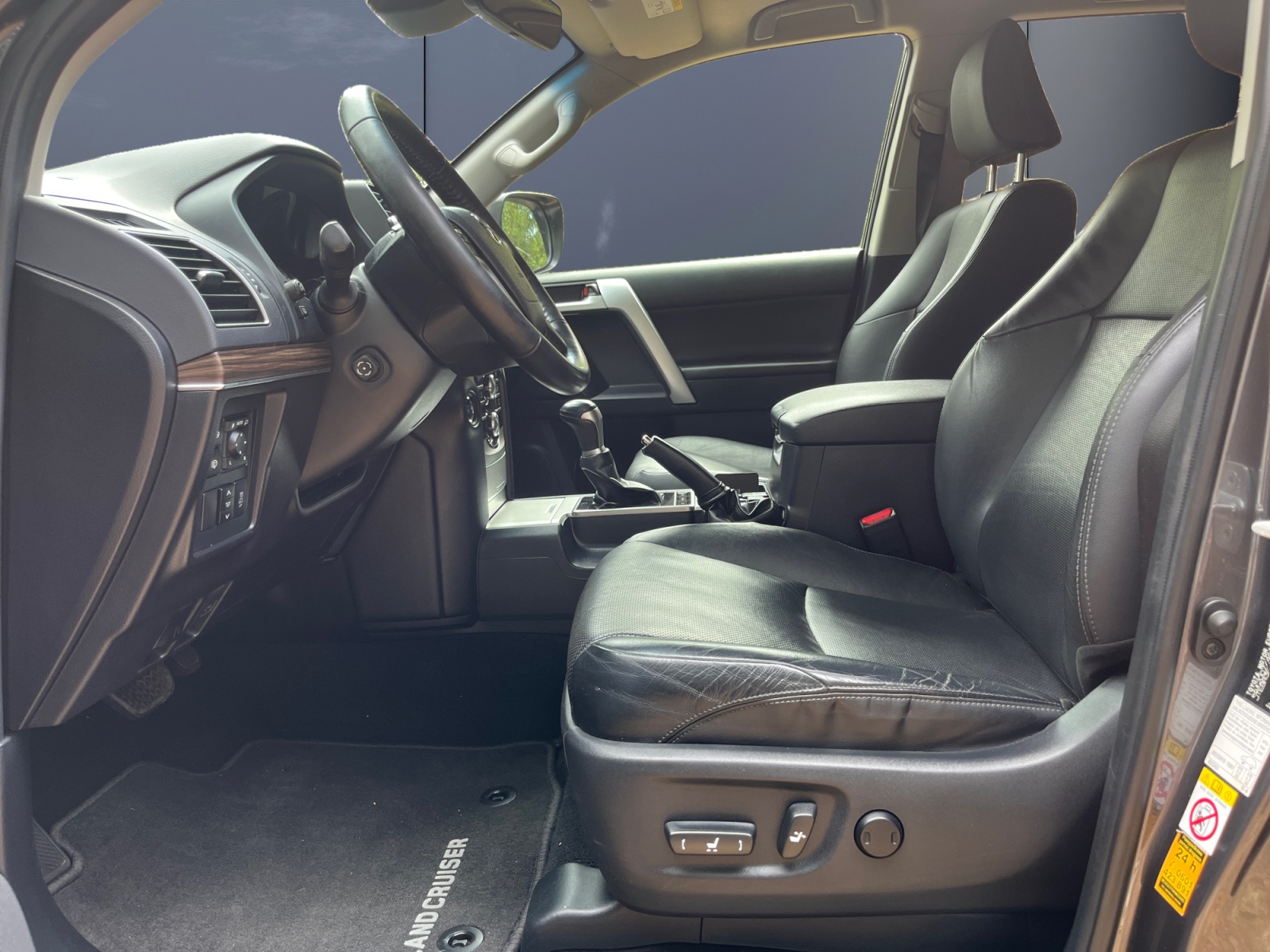 Toyota Land Cruiser 9