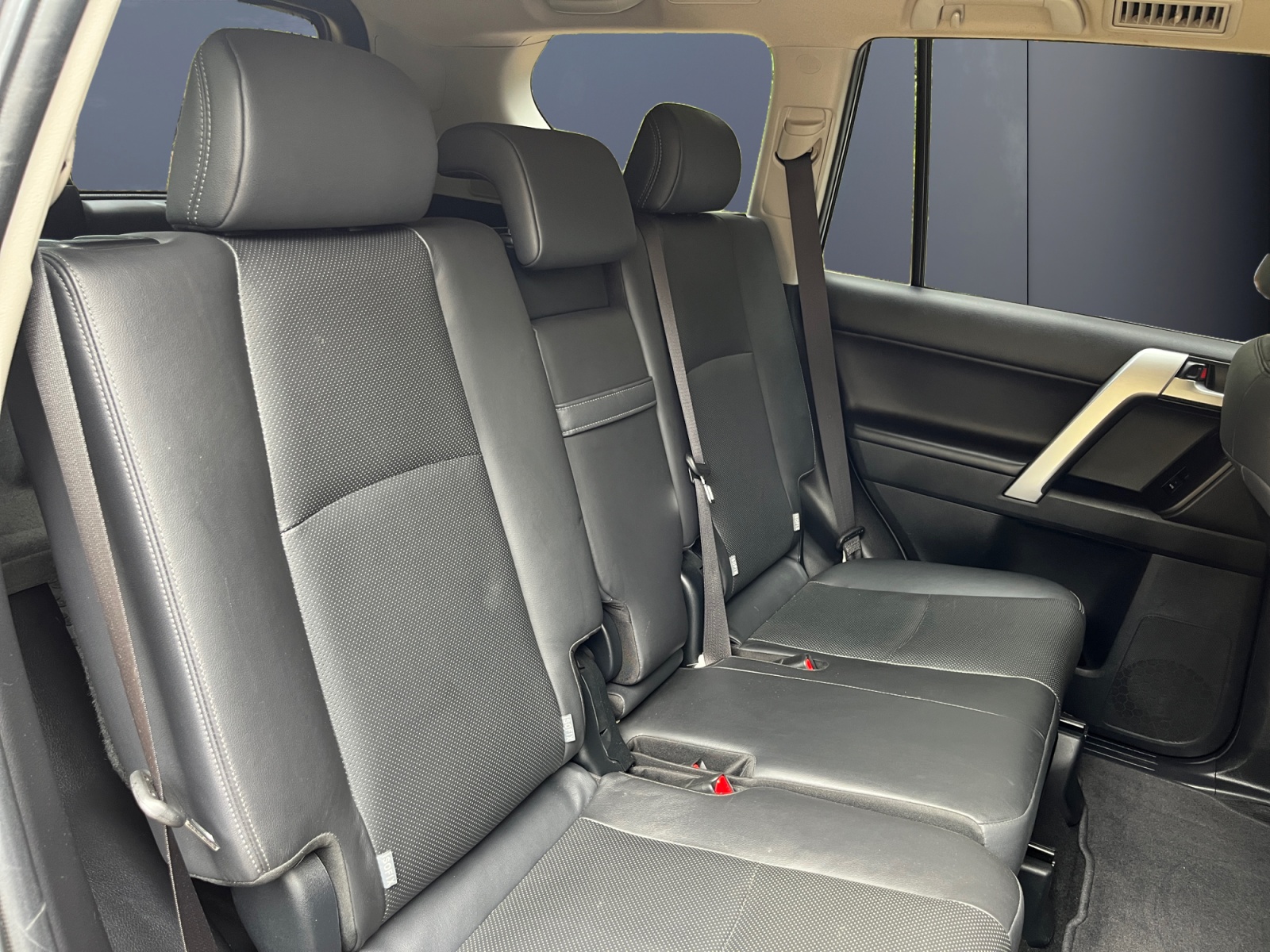 Toyota Land Cruiser 11