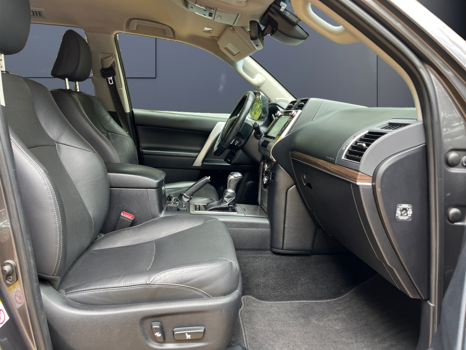 Toyota Land Cruiser 13
