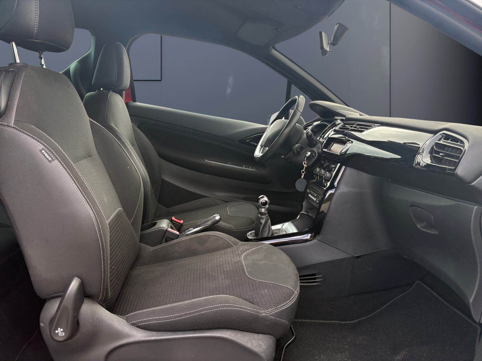 Ds Automobiles Ds3 13
