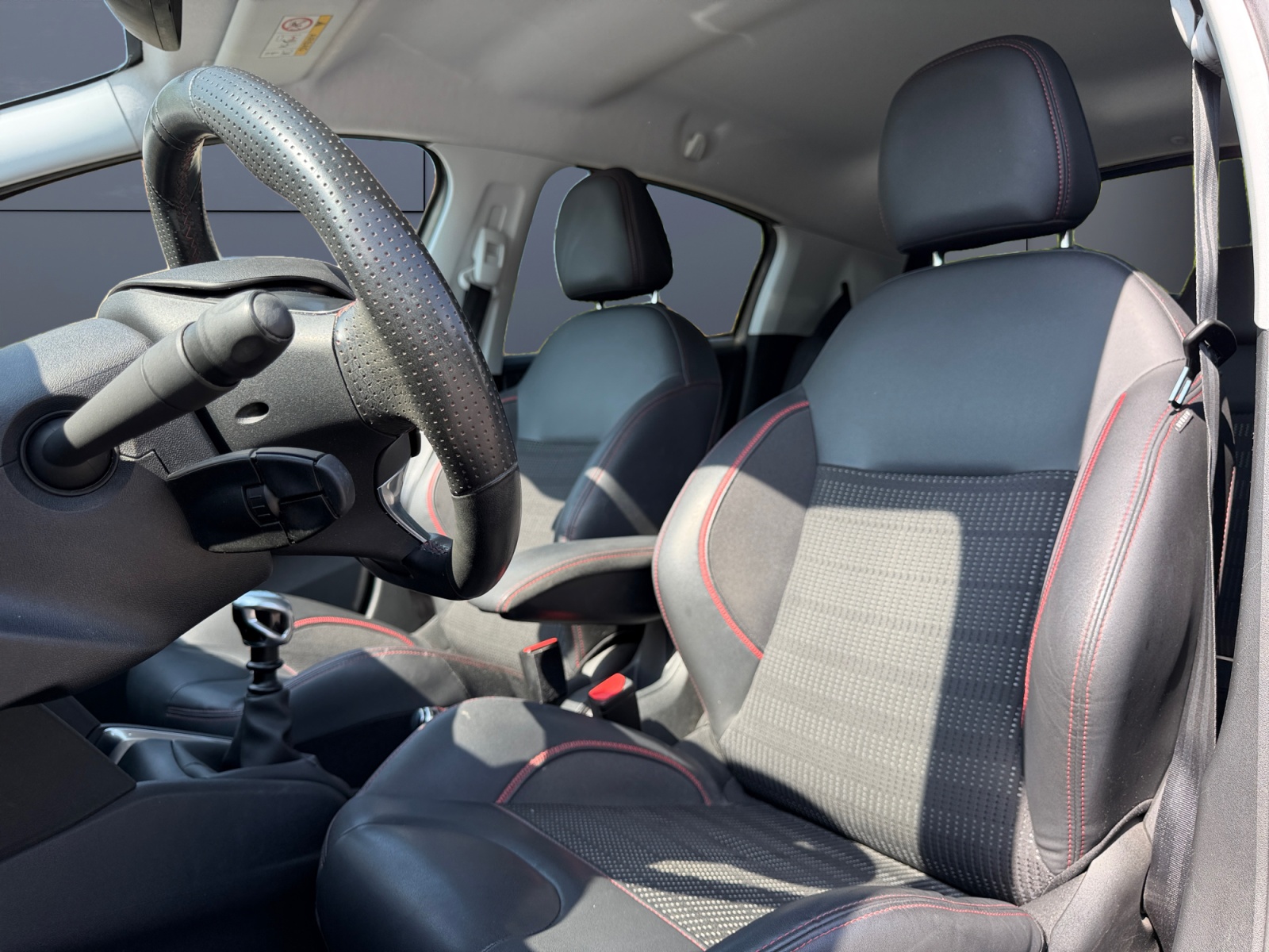 Peugeot 208 9