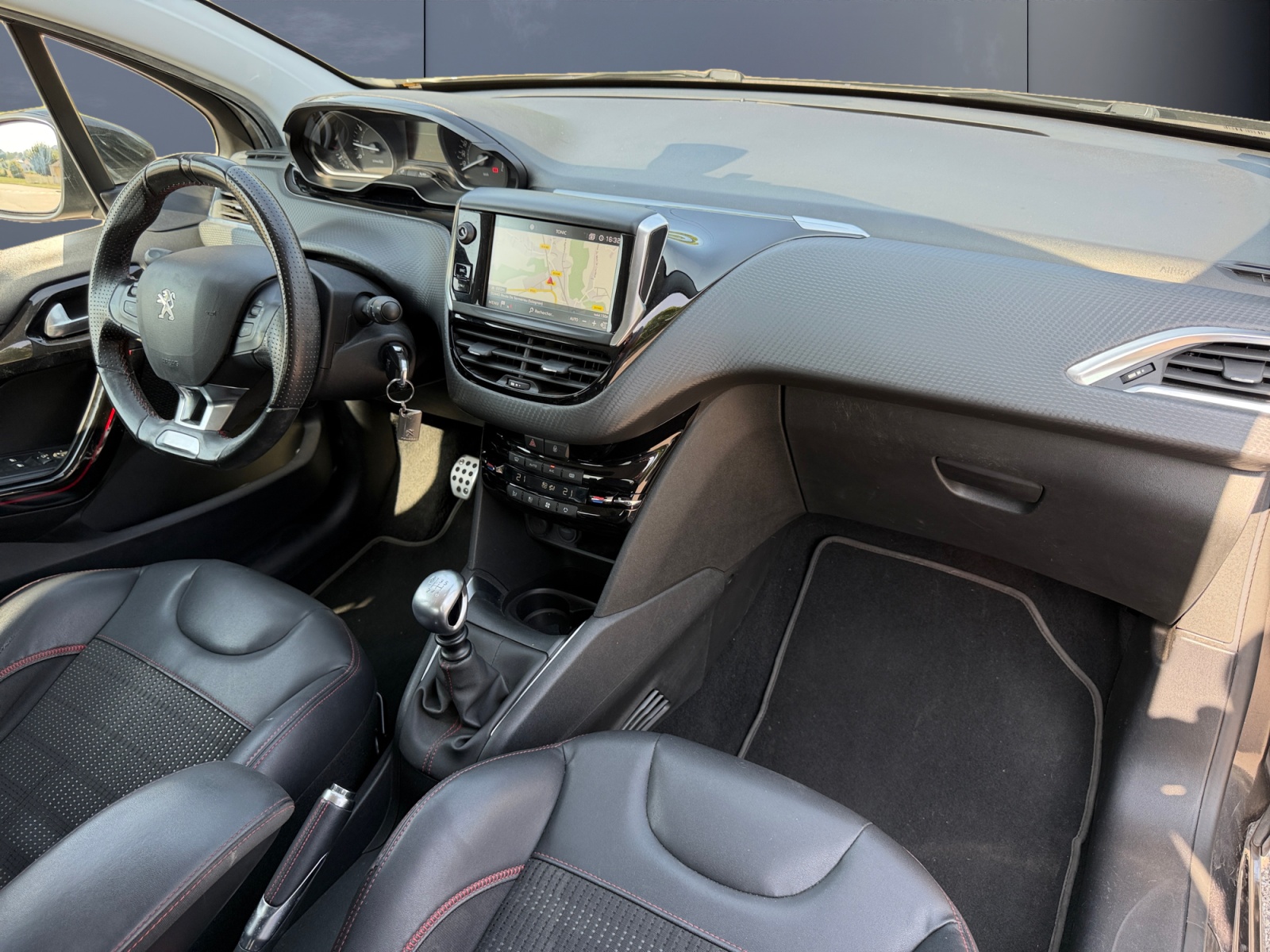 Peugeot 208 12