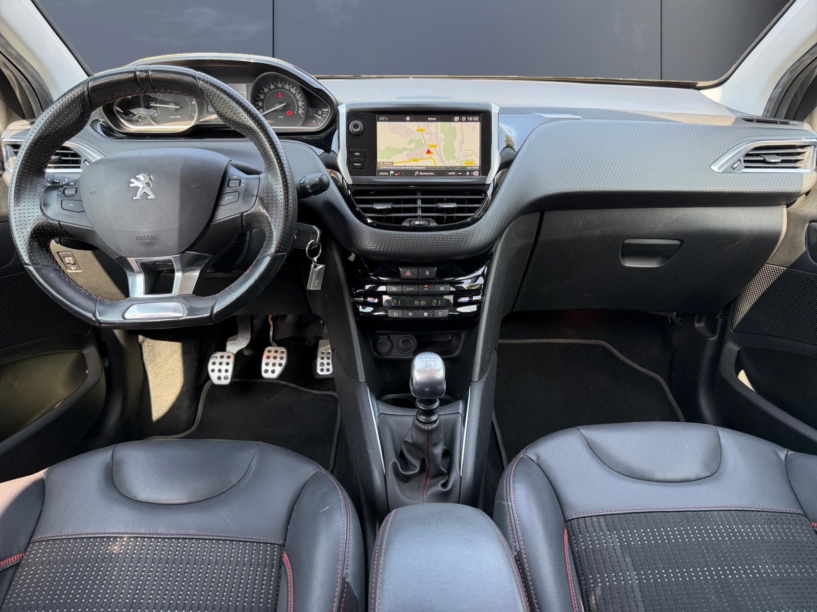 Peugeot 208 14