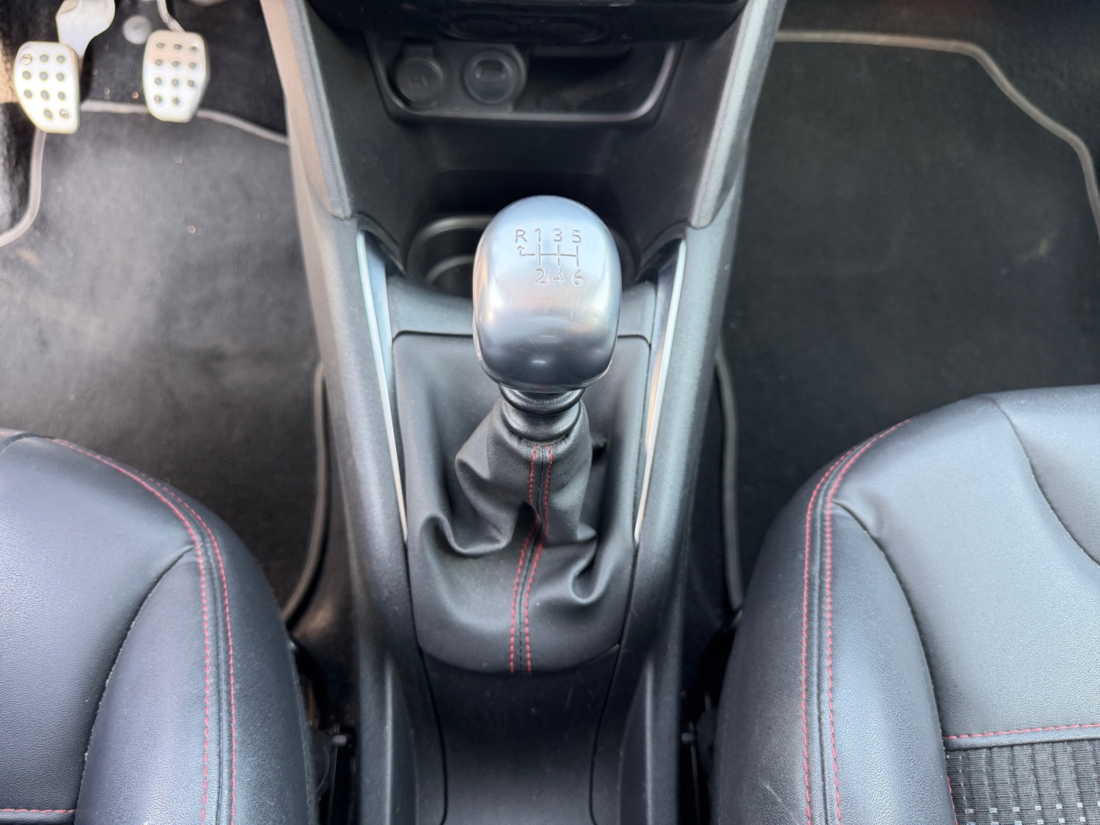 Peugeot 208 22