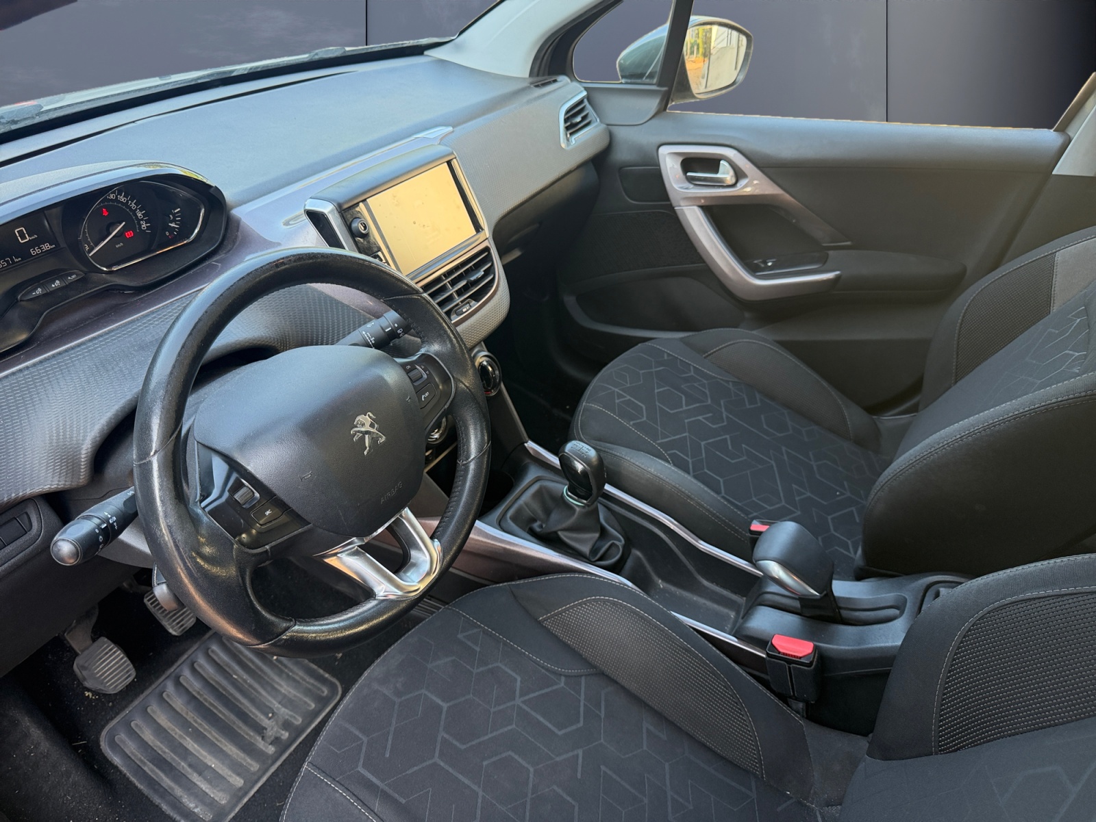 Peugeot 2008 8