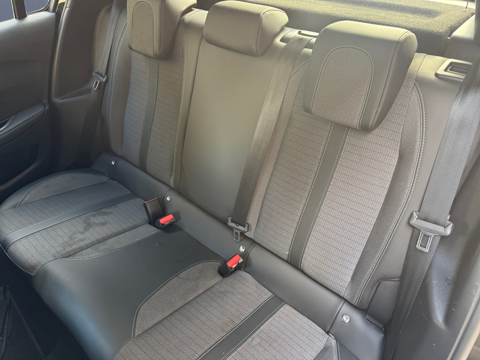 Peugeot 208 10