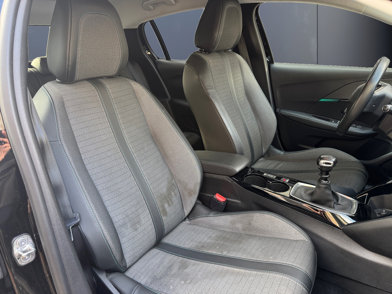 Peugeot 208 13