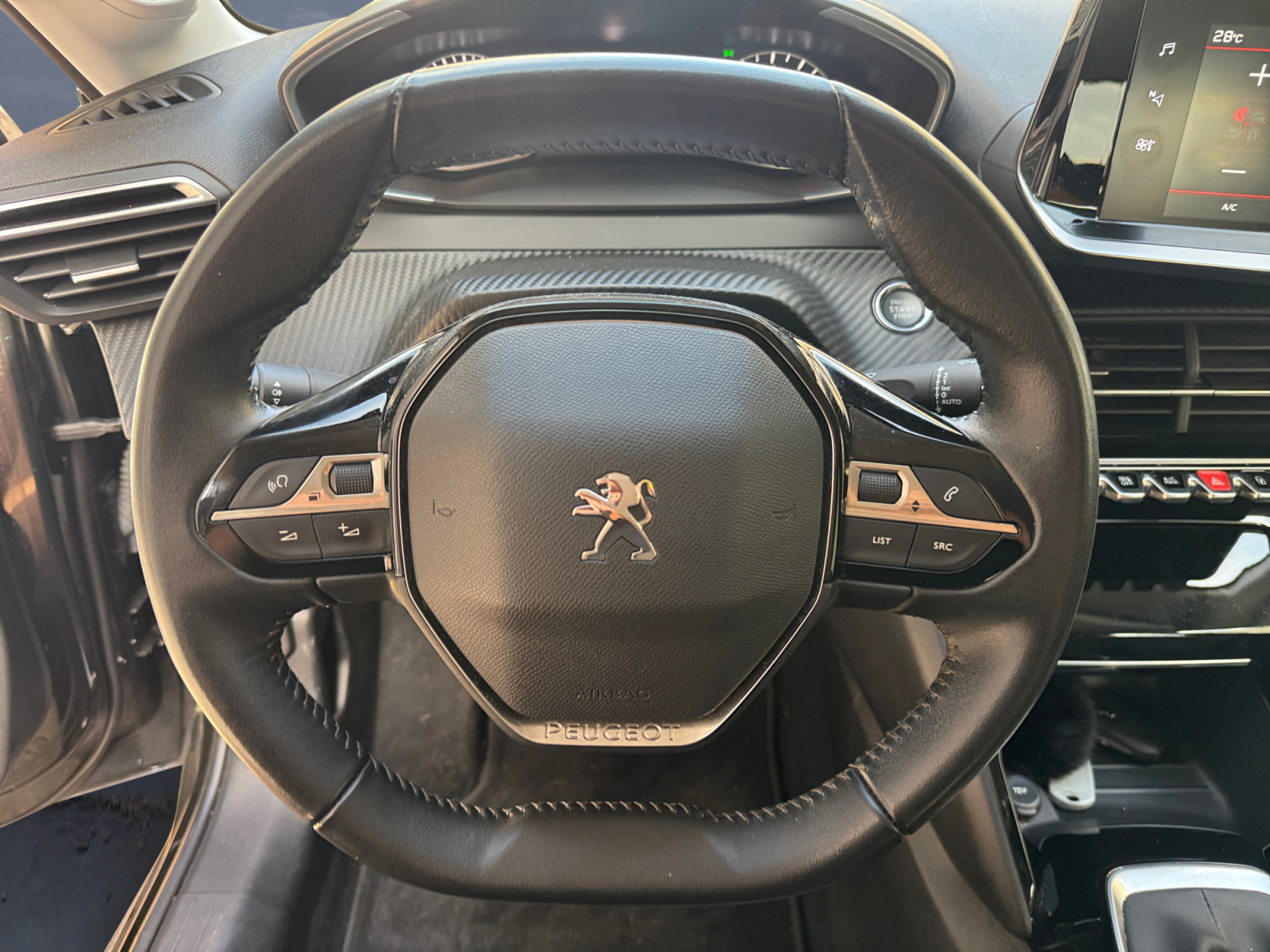 Peugeot 208 15