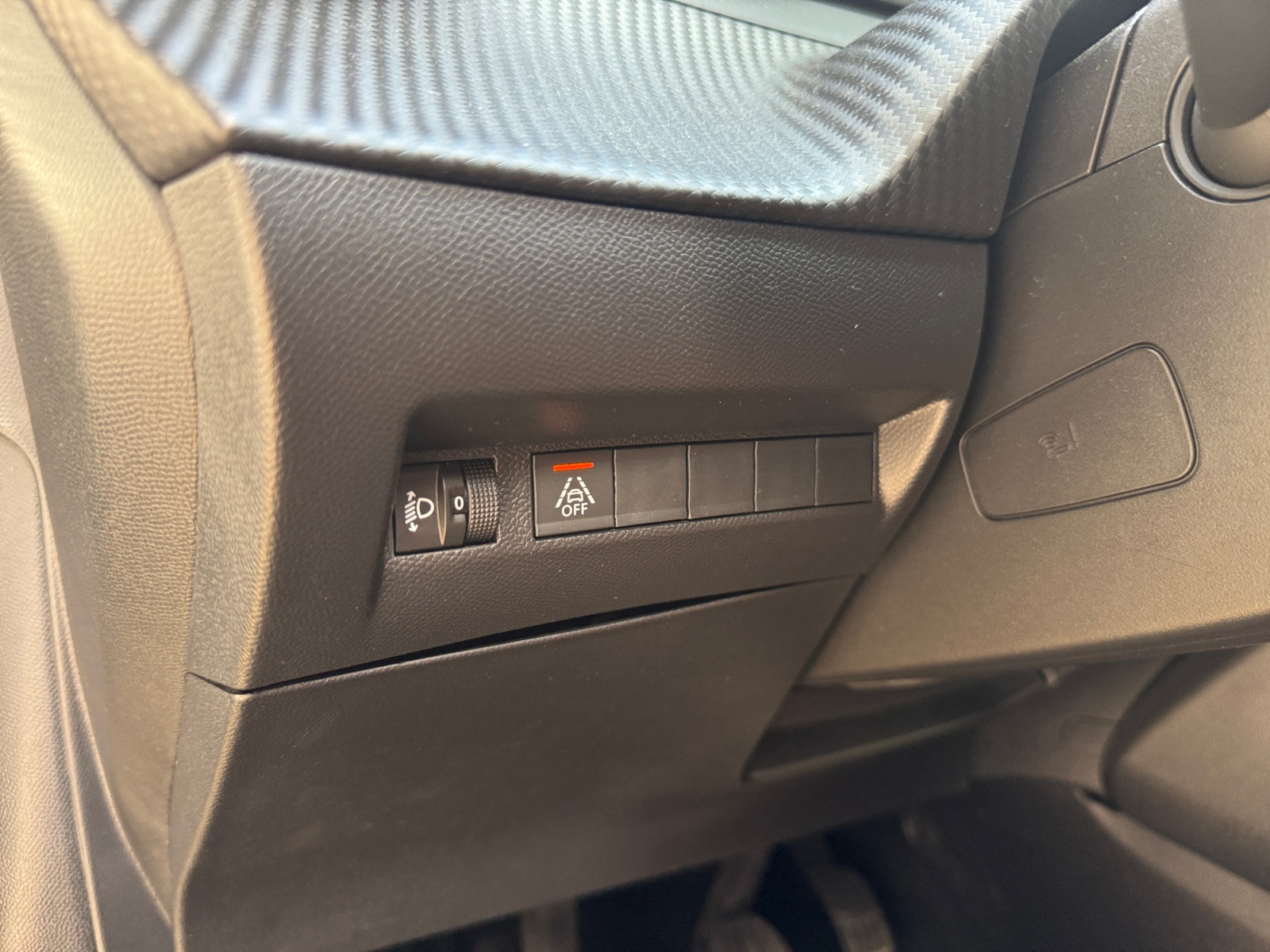 Peugeot 208 18