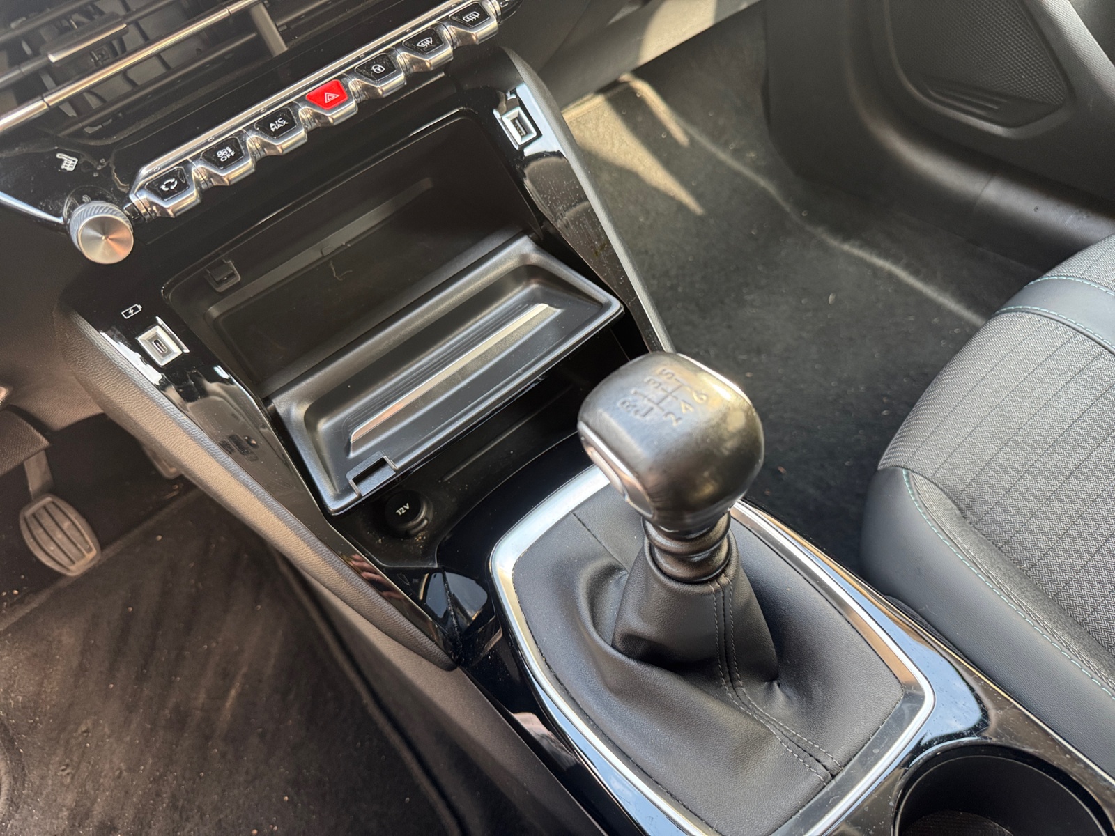 Peugeot 208 24