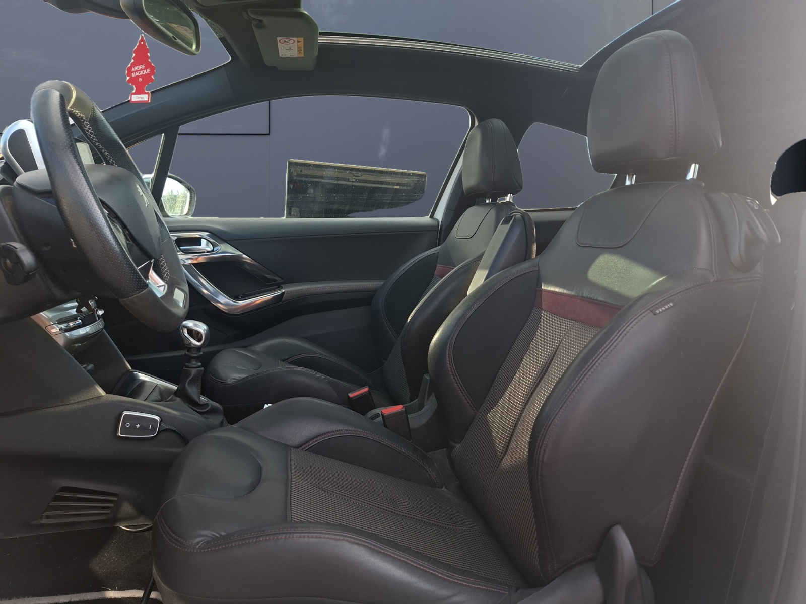 Peugeot 208 9