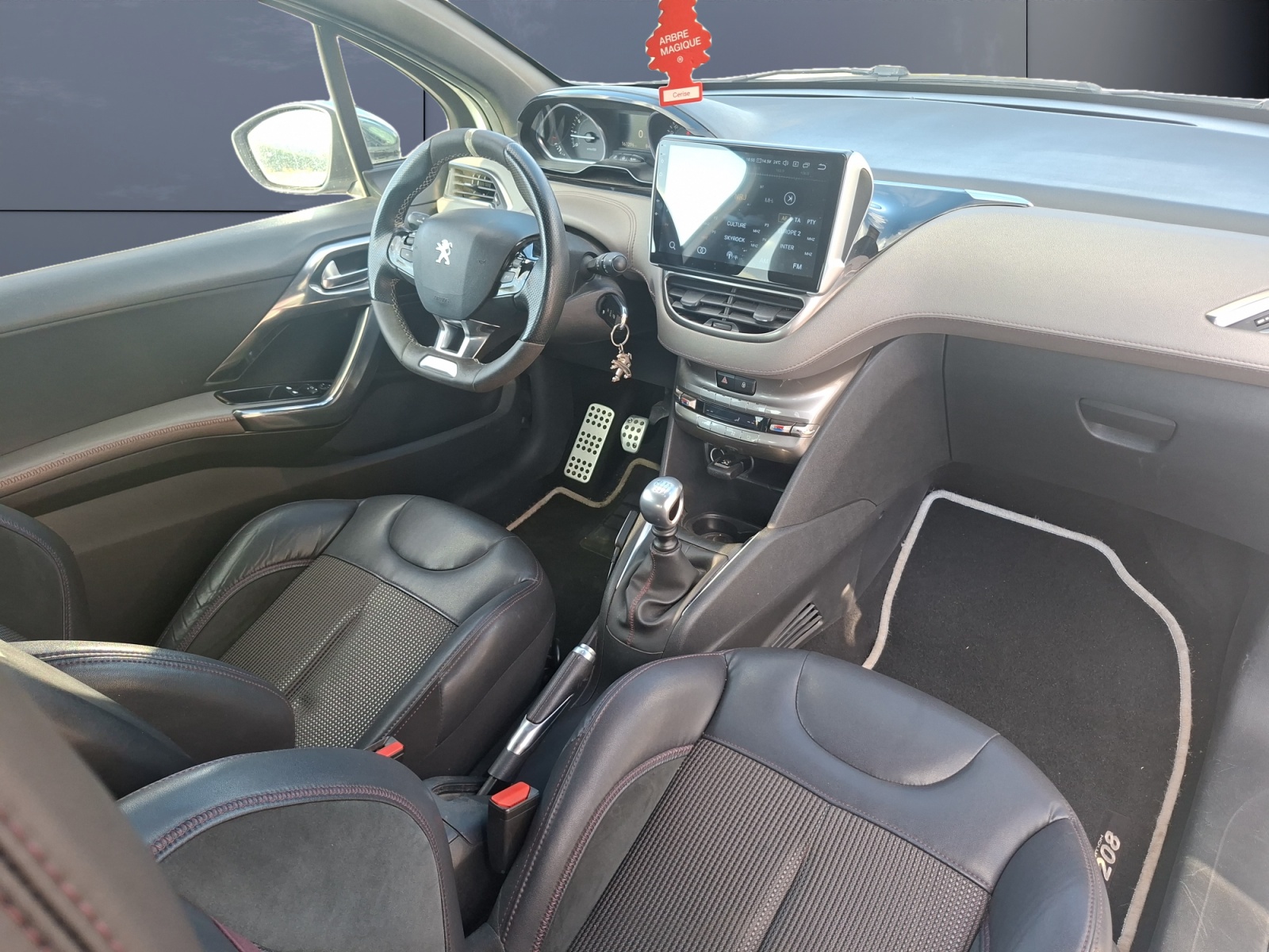 Peugeot 208 12