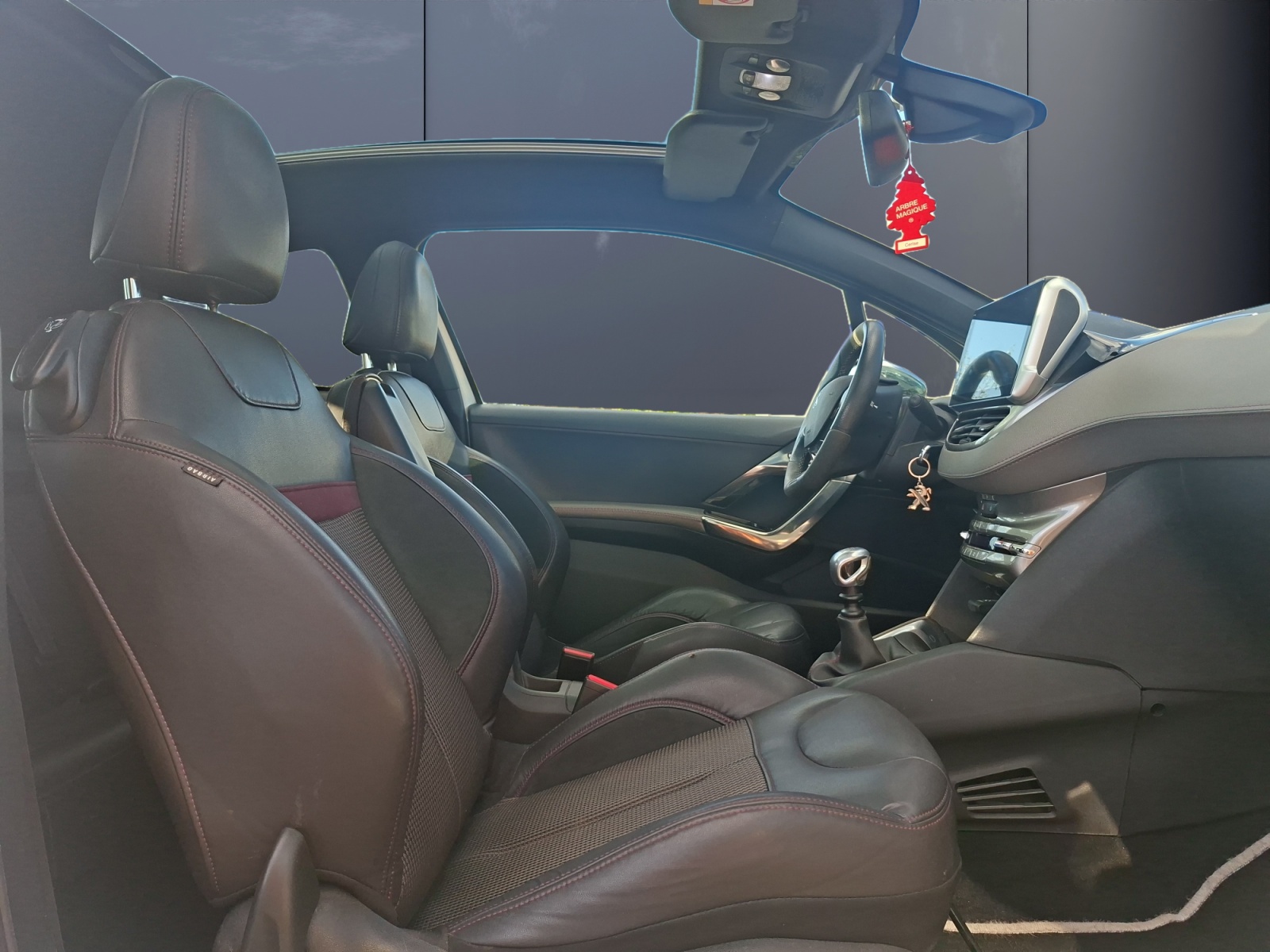 Peugeot 208 13