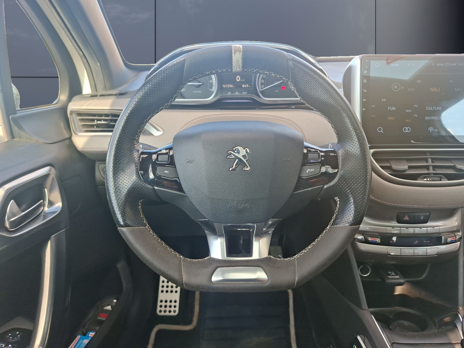Peugeot 208 15