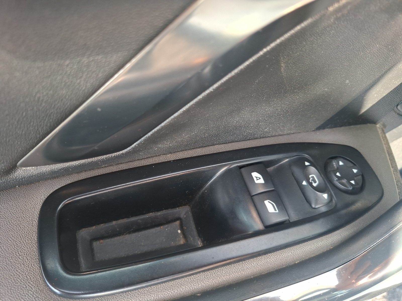 Peugeot 208 17