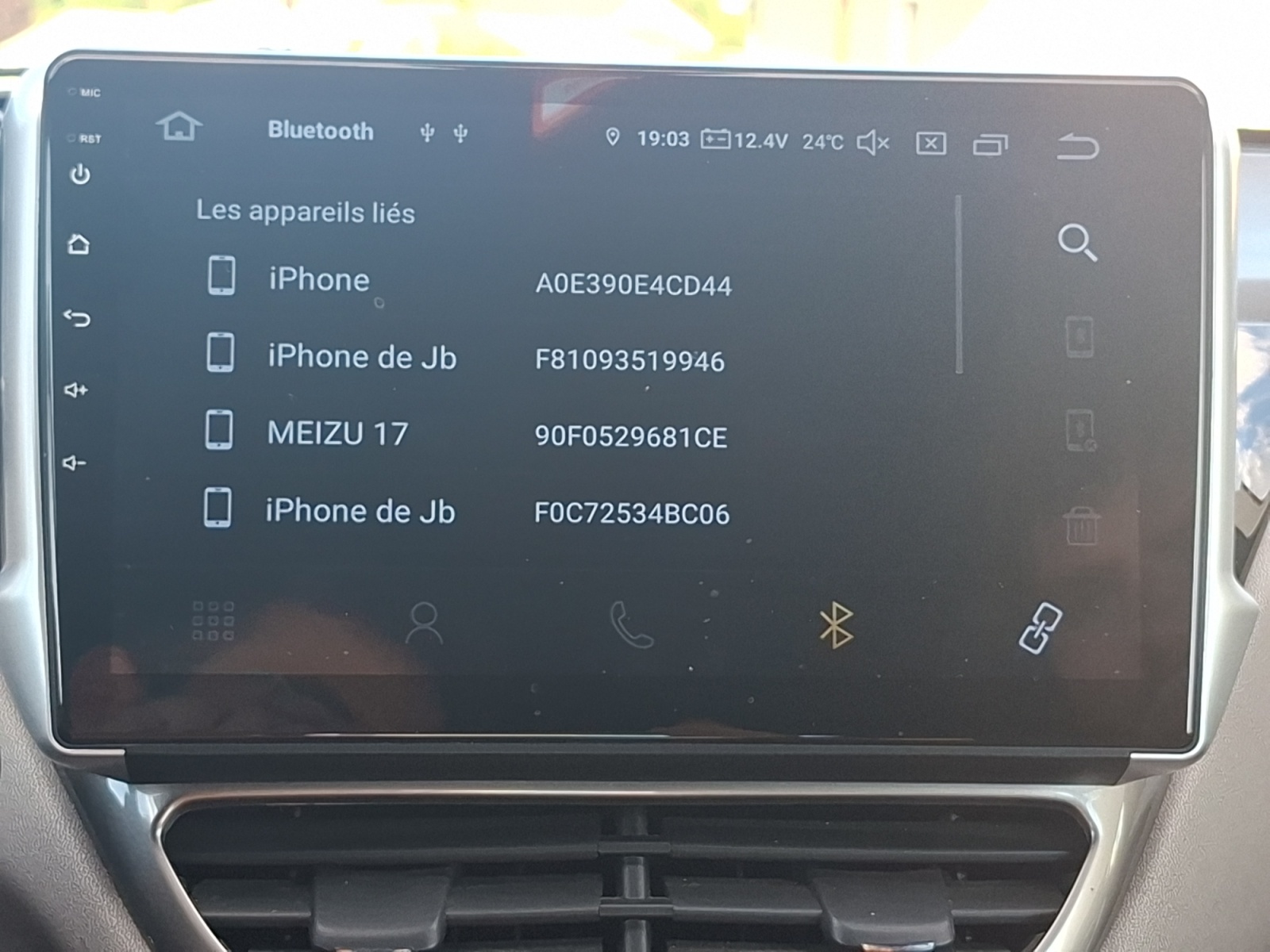 Peugeot 208 24