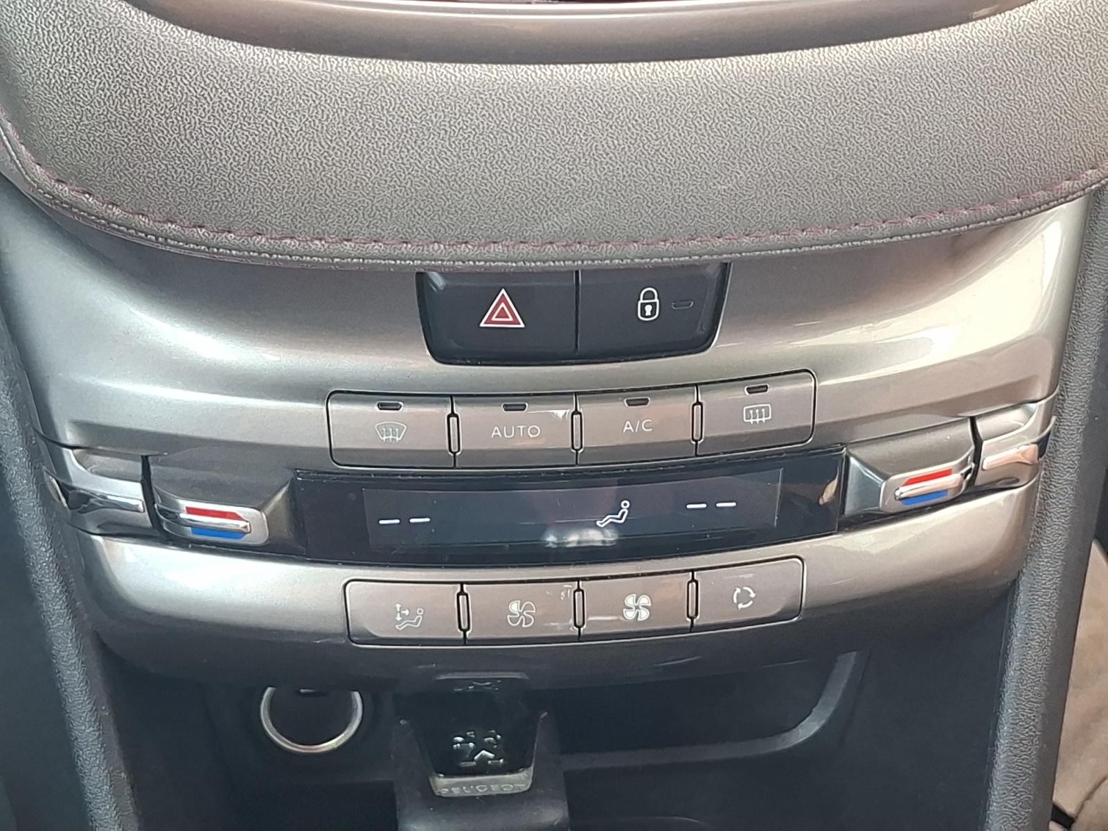 Peugeot 208 30