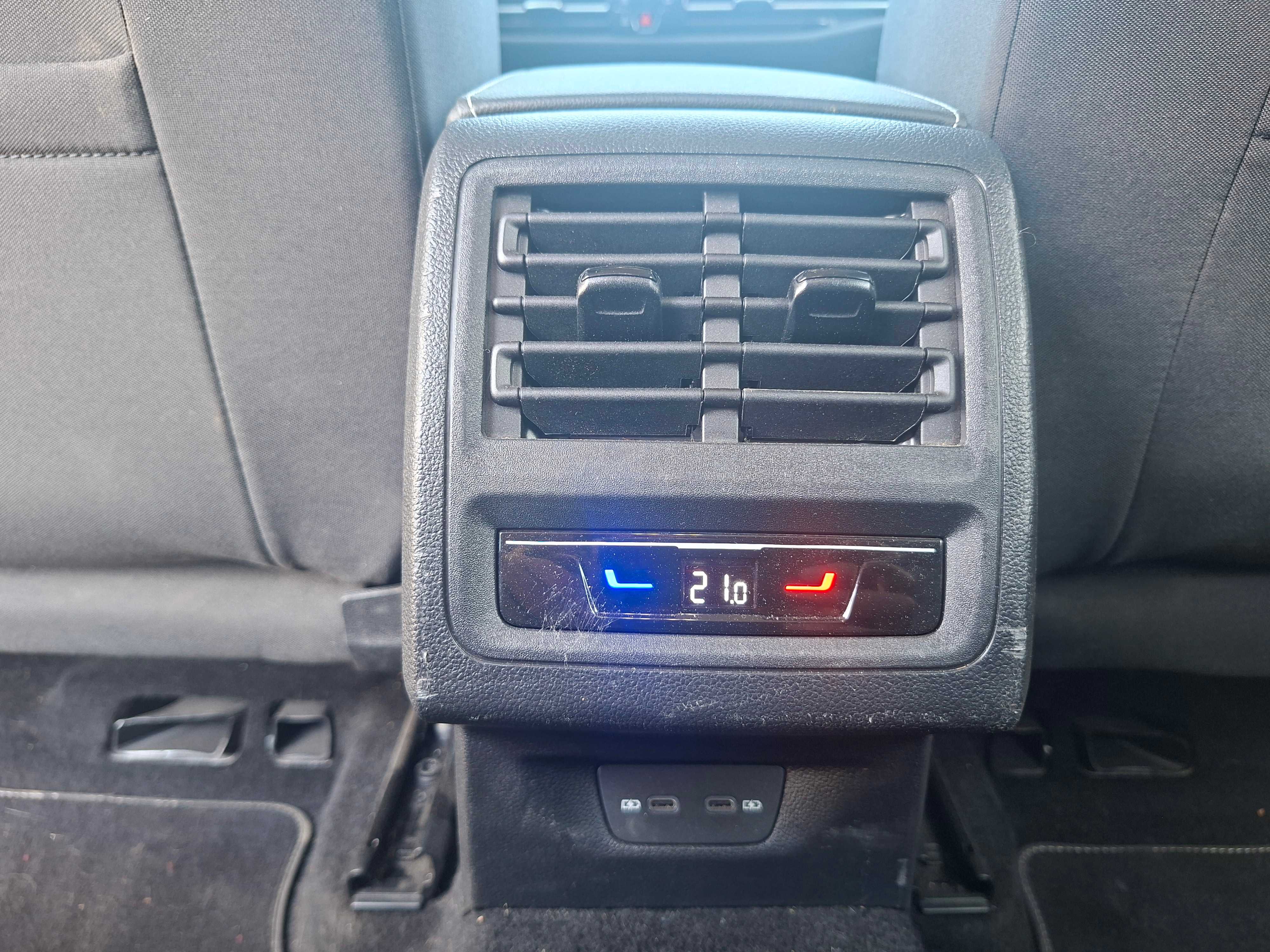 Volkswagen Golf 48