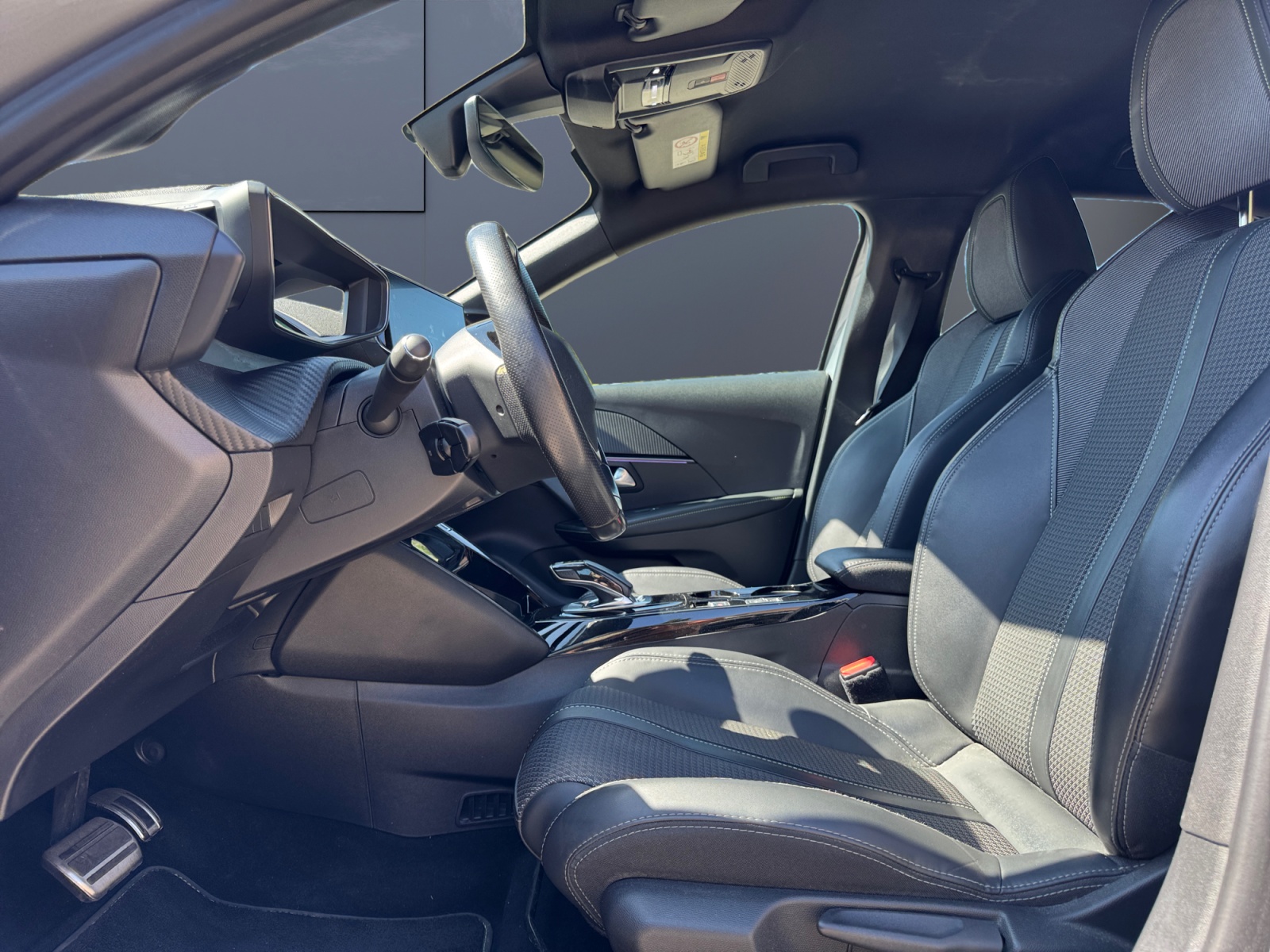 Peugeot E-208 9